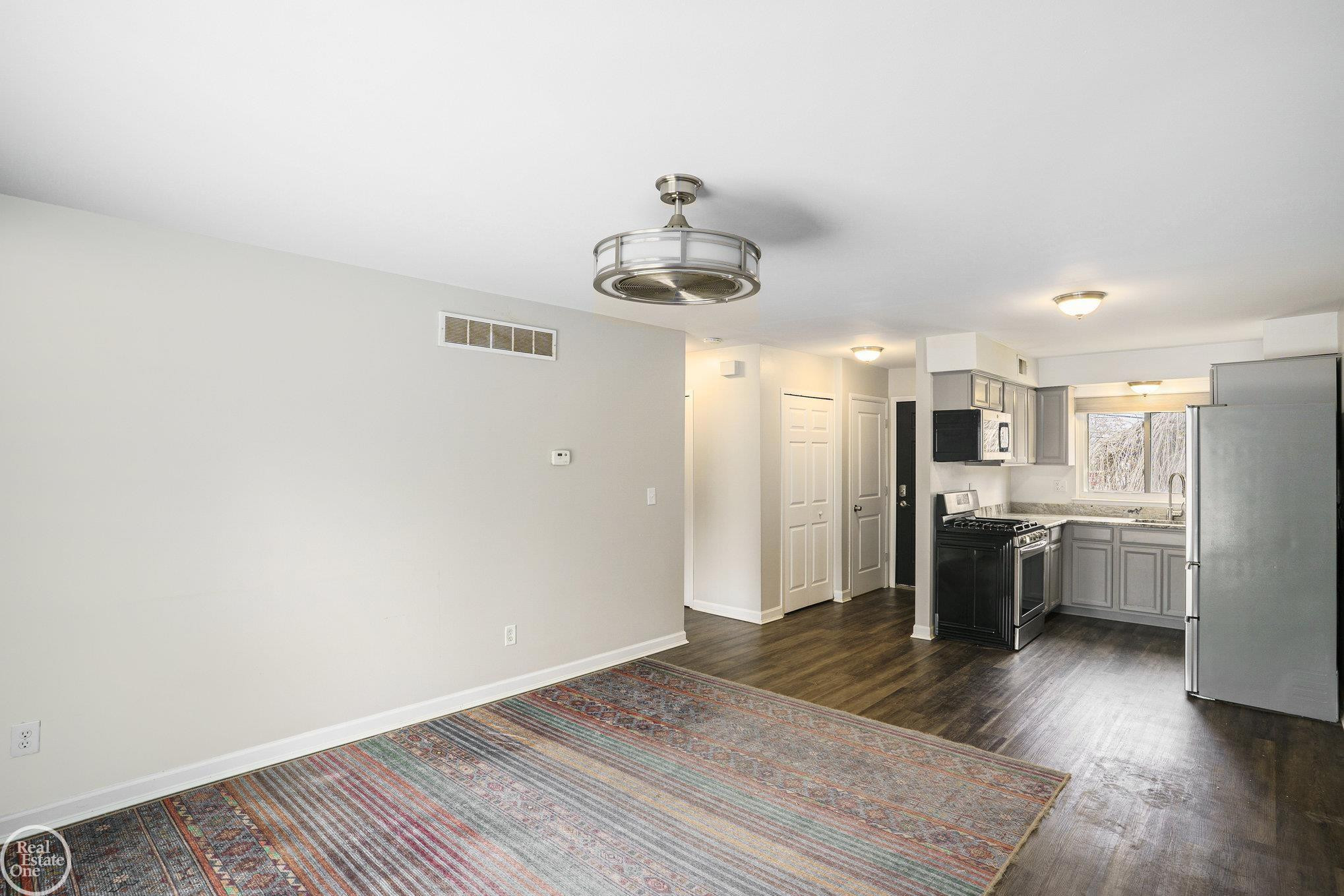 552 Hilldale Circle, Milford, MI 48381 — Photo 5
