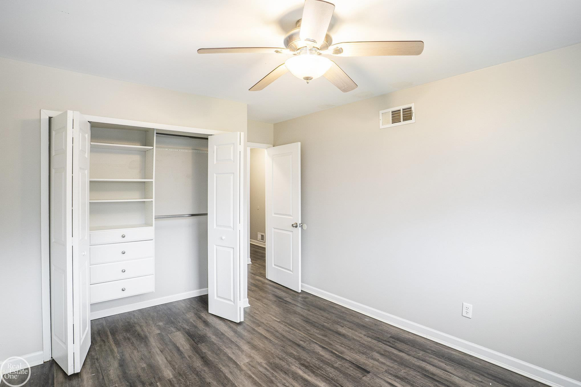 552 Hilldale Circle, Milford, MI 48381 — Photo 9