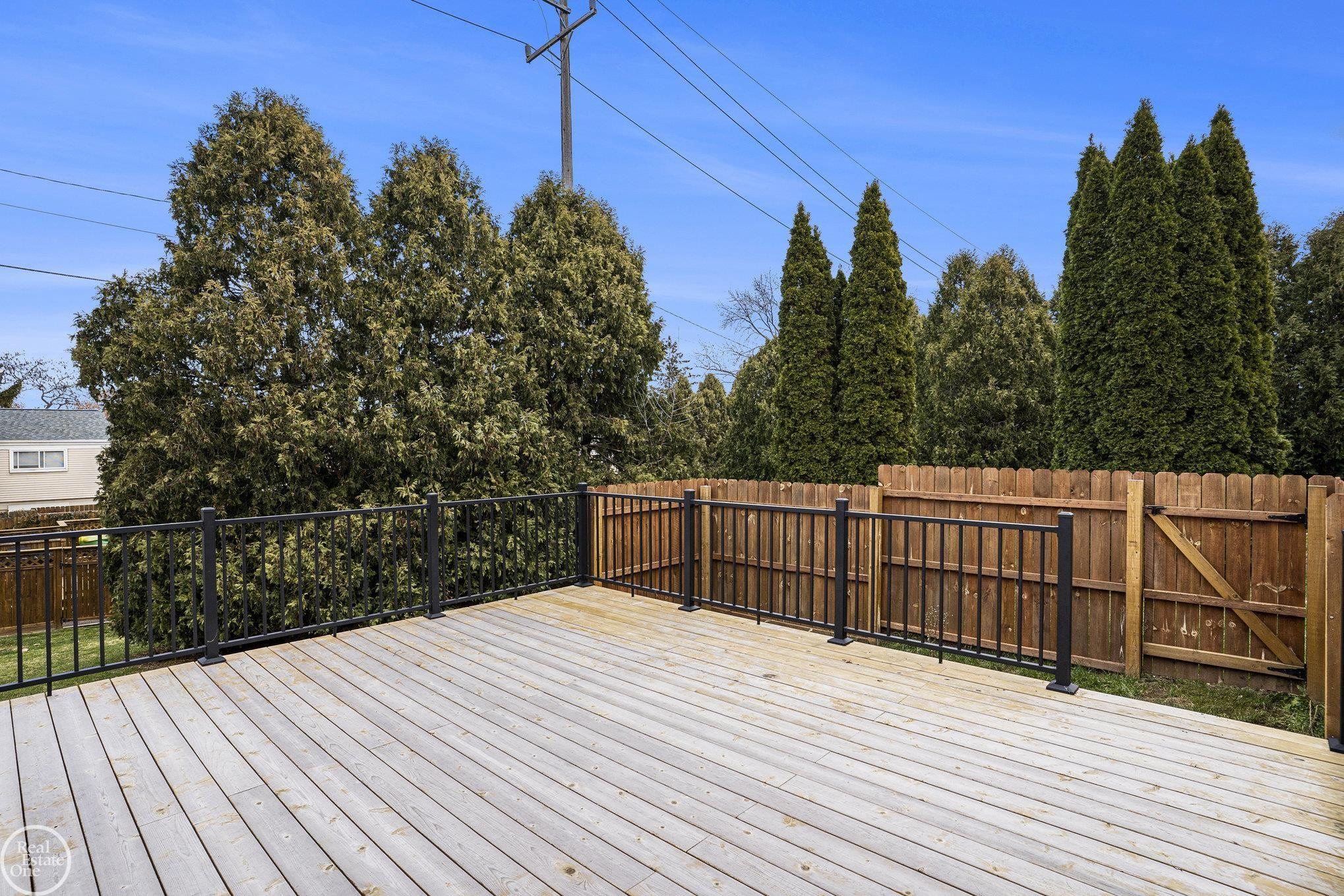 552 Hilldale Circle, Milford, MI 48381 — Photo 14
