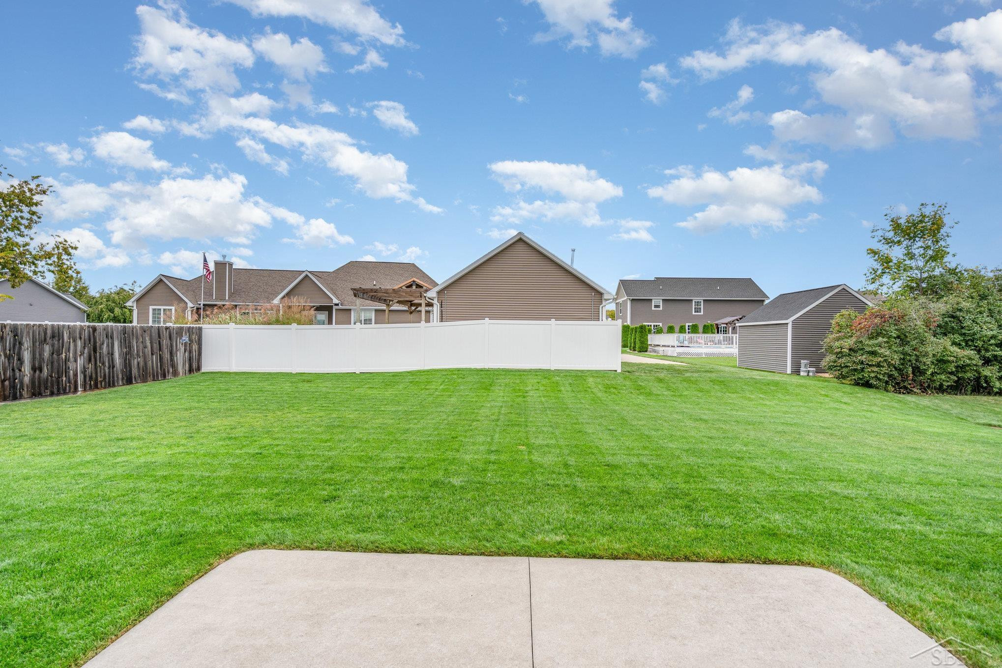 8442 Cottonwood Drive, Freeland, MI 48623 — Photo 27