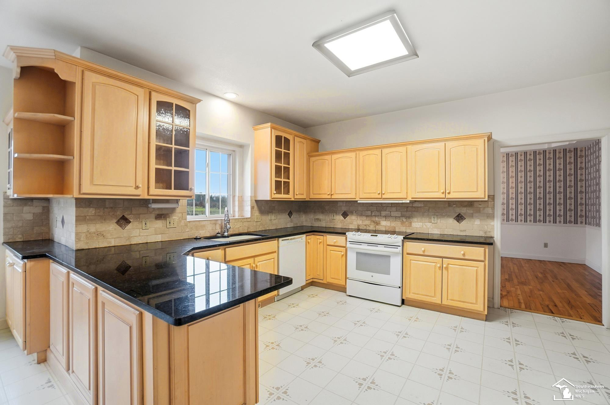 5470 Emerson Drive, MI 49267 — Photo 20