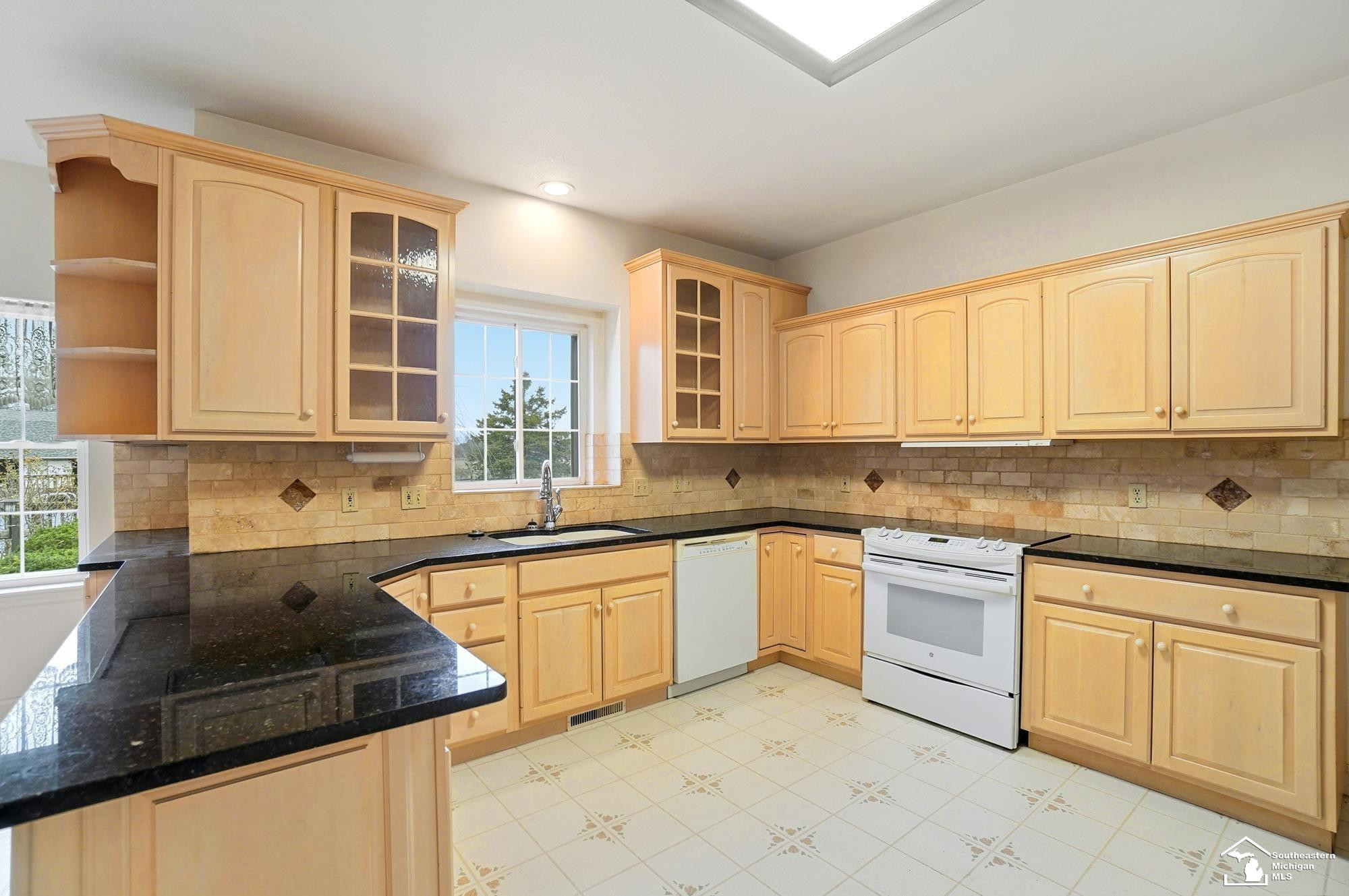 5470 Emerson Drive, MI 49267 — Photo 21