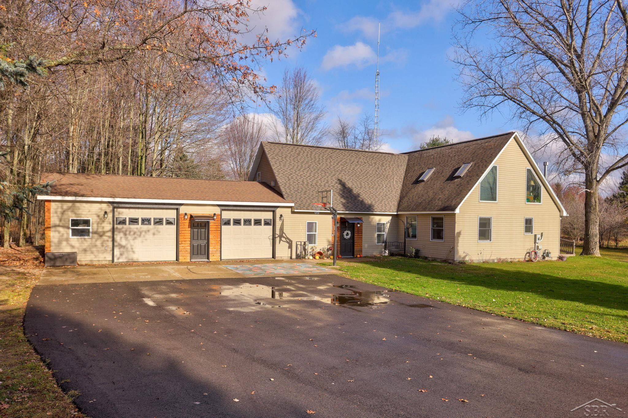 2122 Heather Way, Gladwin, MI 48624 — front exterior