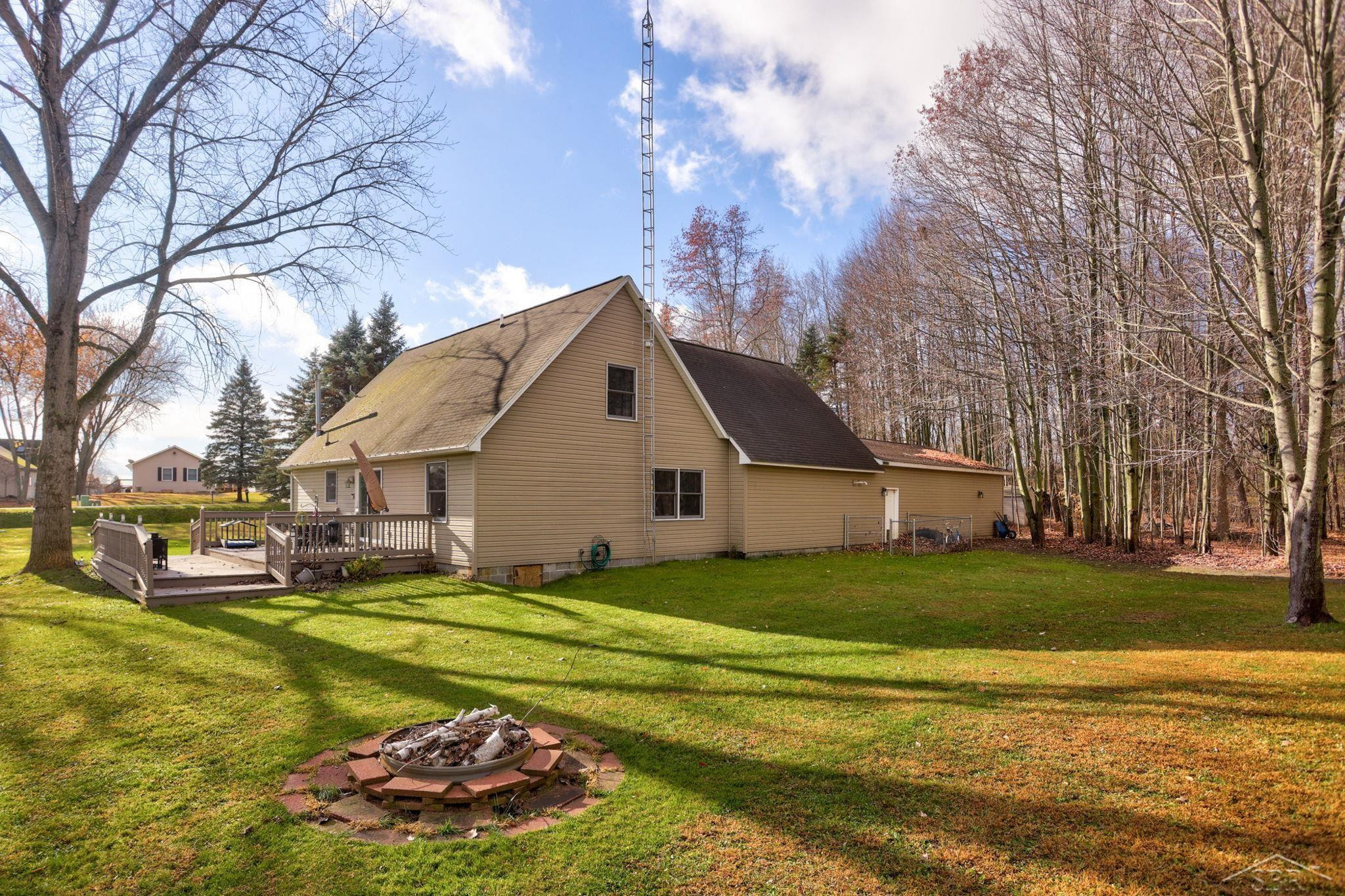 2122 Heather Way, Gladwin, MI 48624 — Photo 34