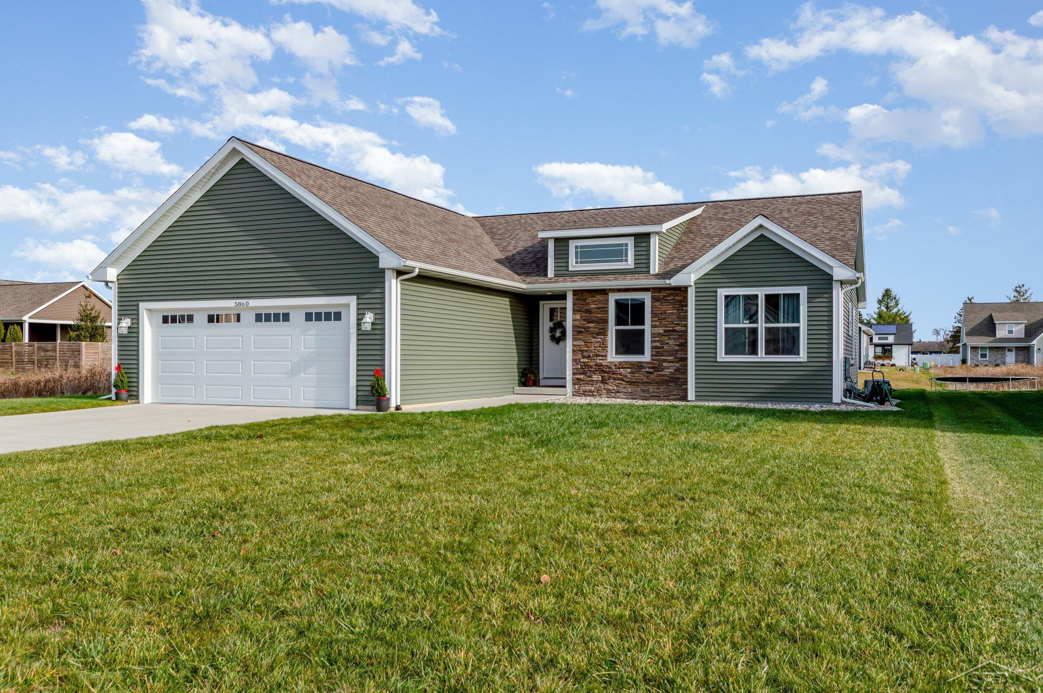 5860 Cotton Top Crest, Freeland, MI 48623 — front exterior