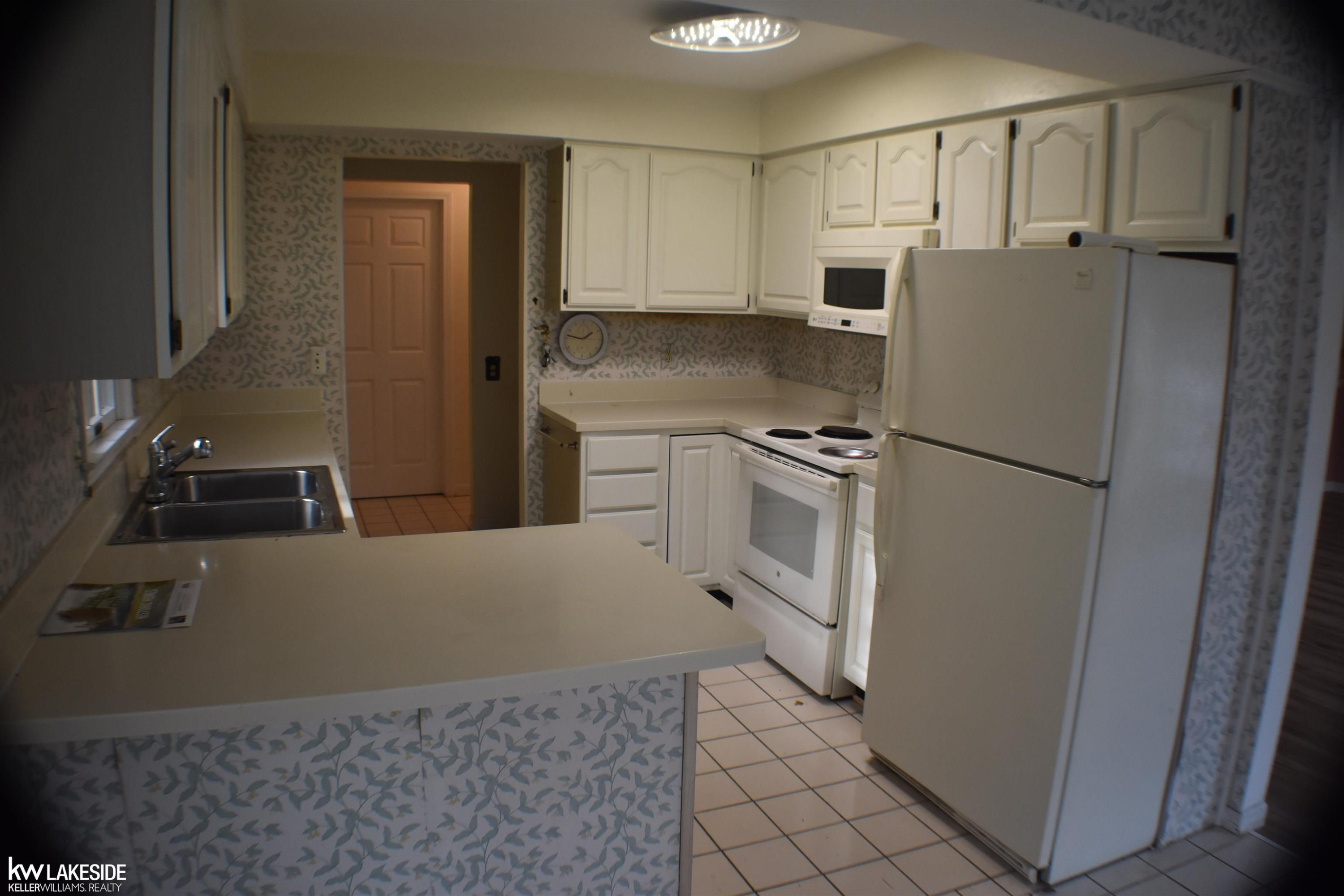 3405 Hemlock Court, MI — Photo 6