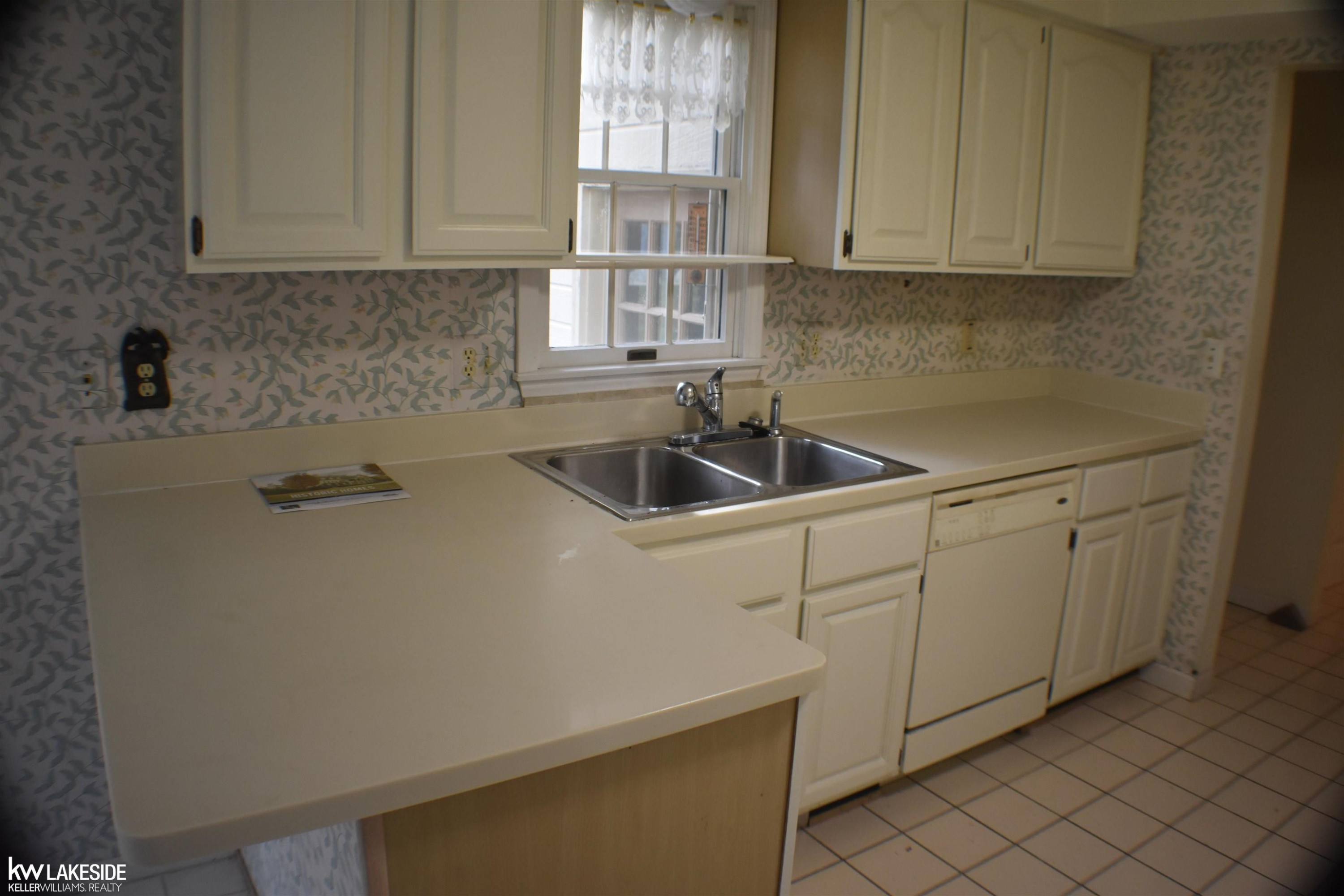 3405 Hemlock Court, MI — Photo 7