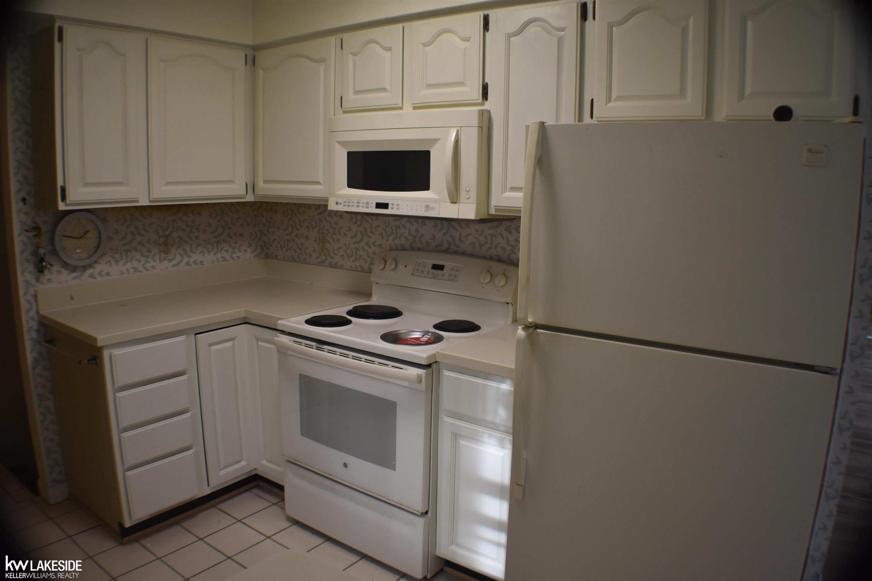 3405 Hemlock Court, MI — Photo 8