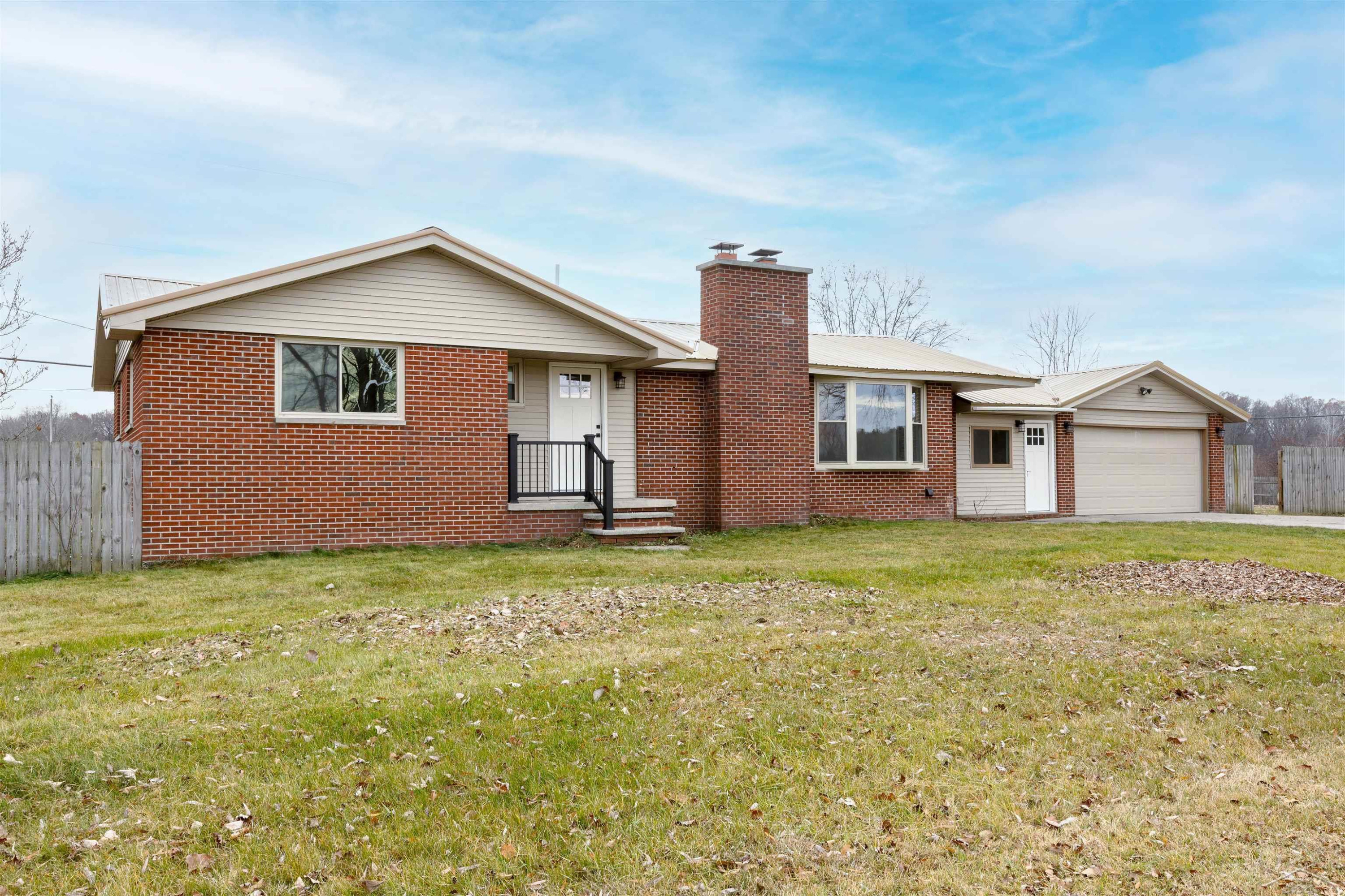 1240 E Price Road, Midland, MI 48642 — front exterior