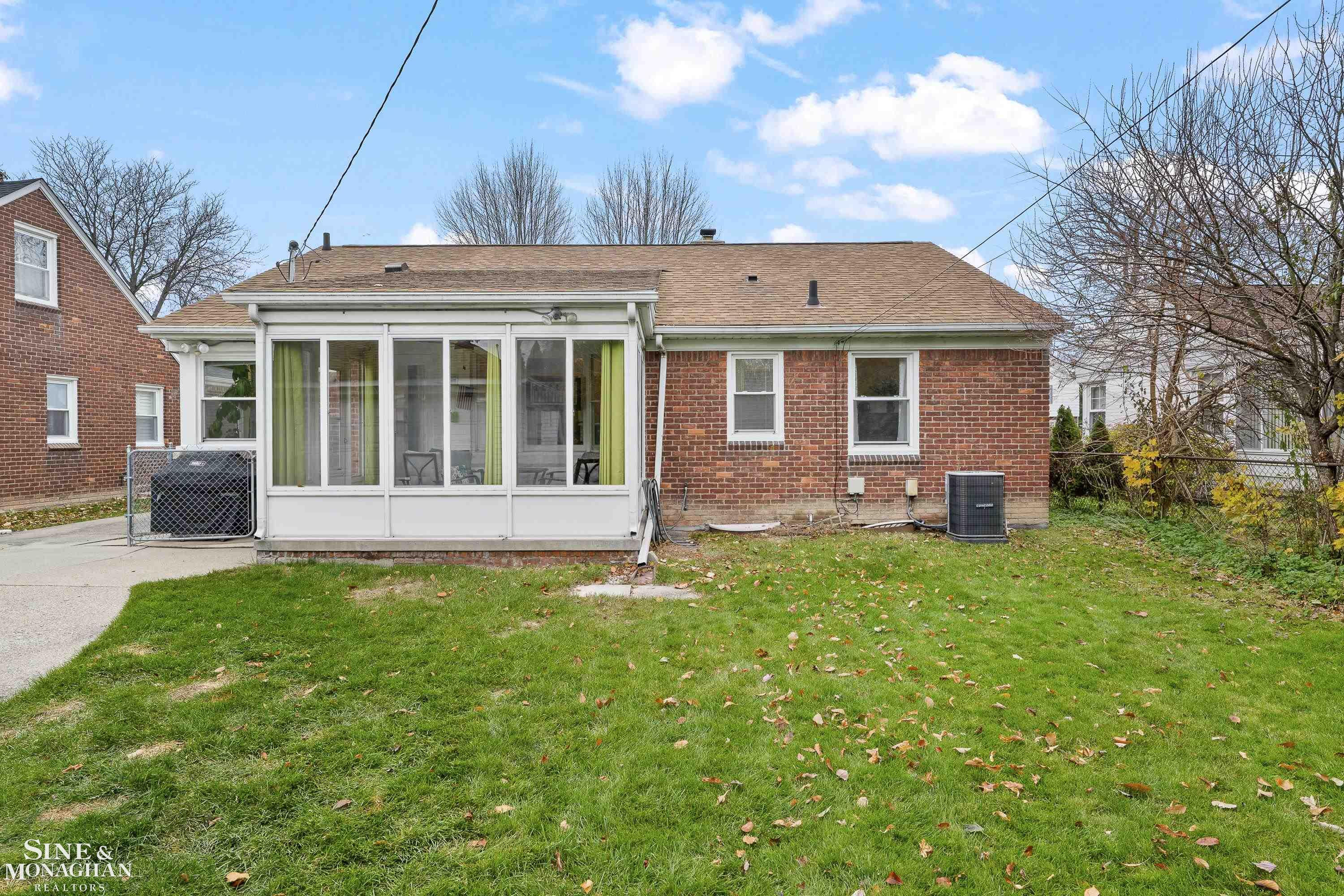463 Colonial Court, Grosse Pointe Farms, MI 48236 — Photo 21