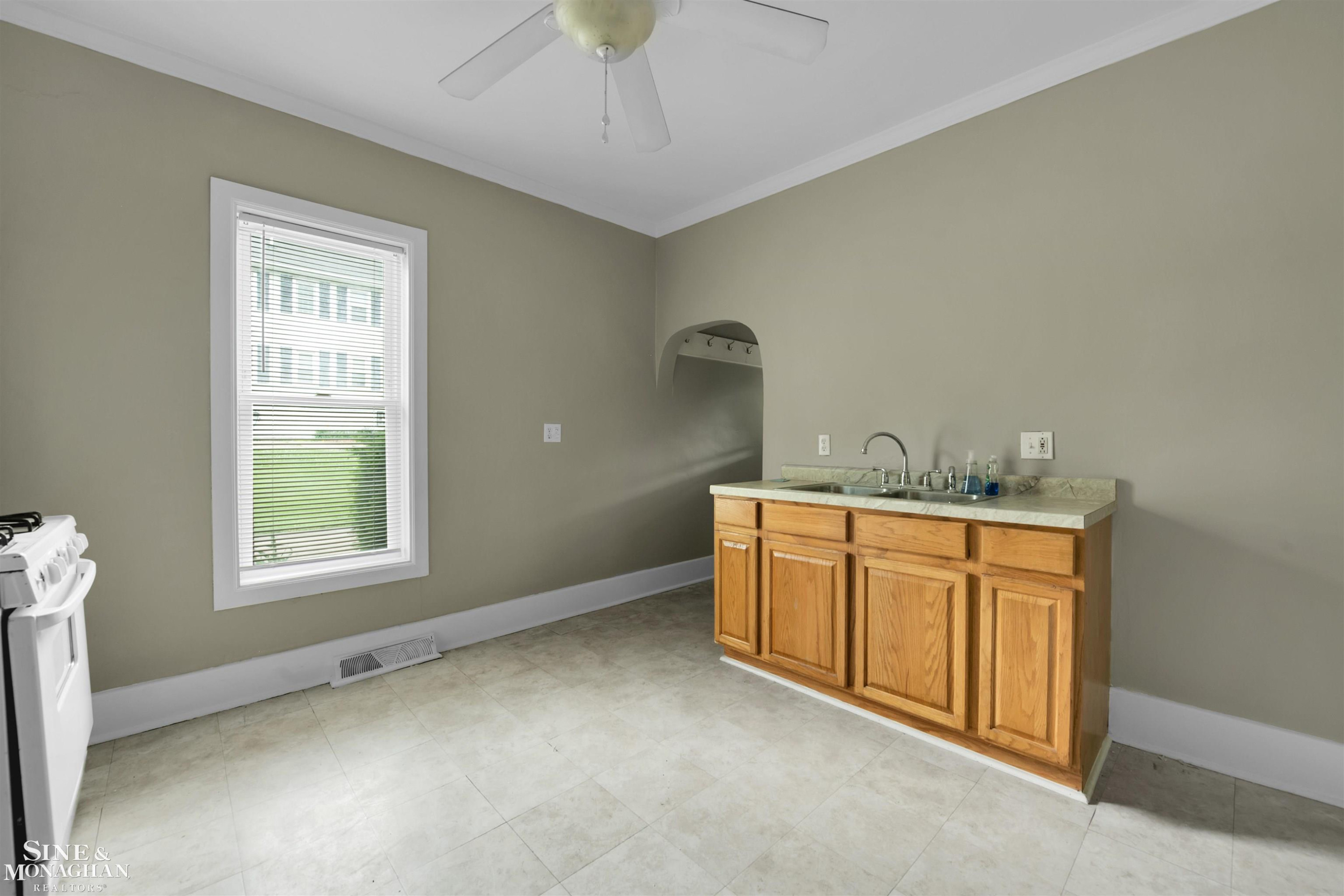 213 Muir Road, Grosse Pointe Farms, MI 48236 — Photo 7
