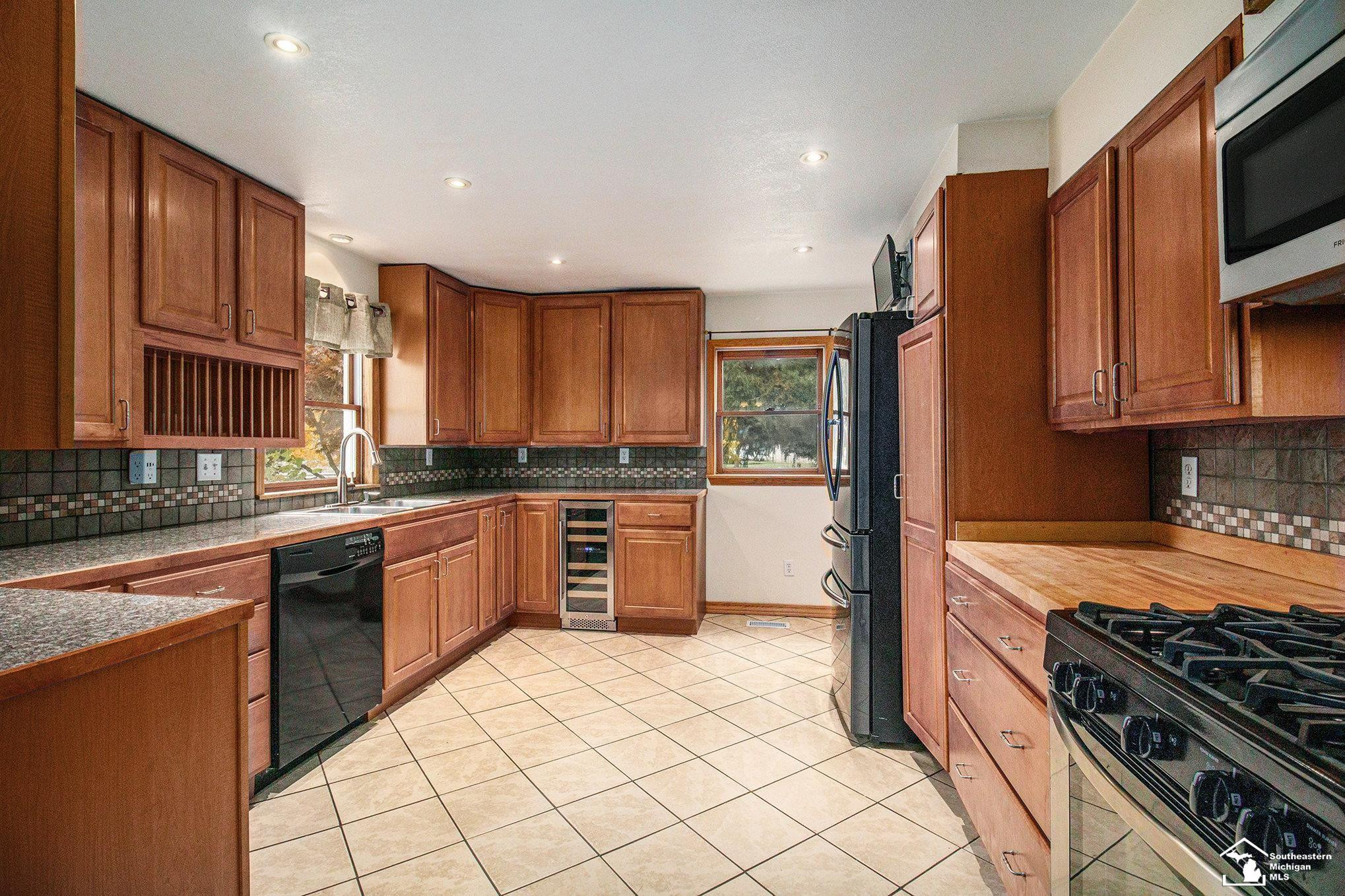 530 Beagle Road, Blissfield, MI 49228 — Photo 2
