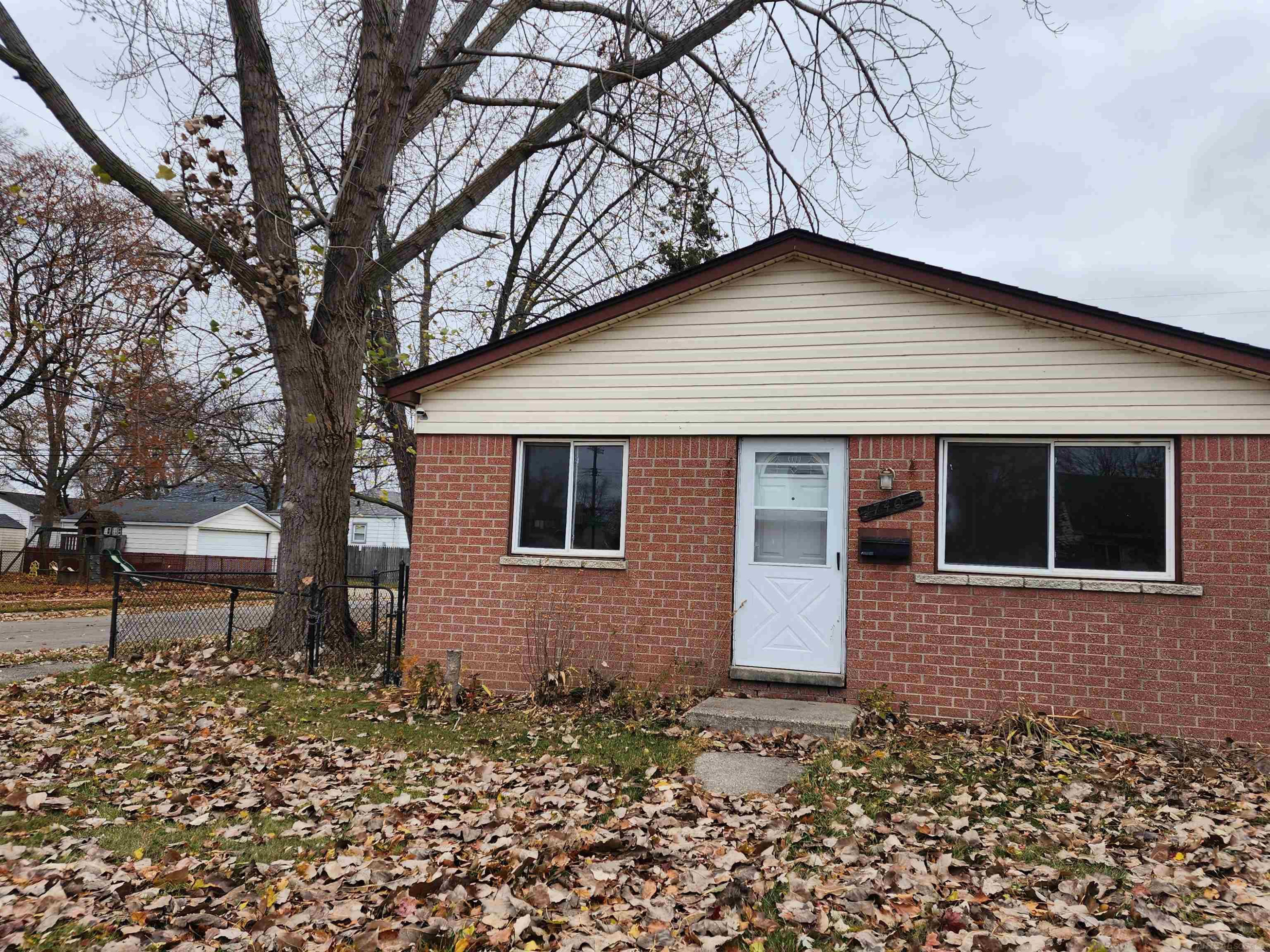 17405 Ivanhoe Street, Roseville, MI, 48066