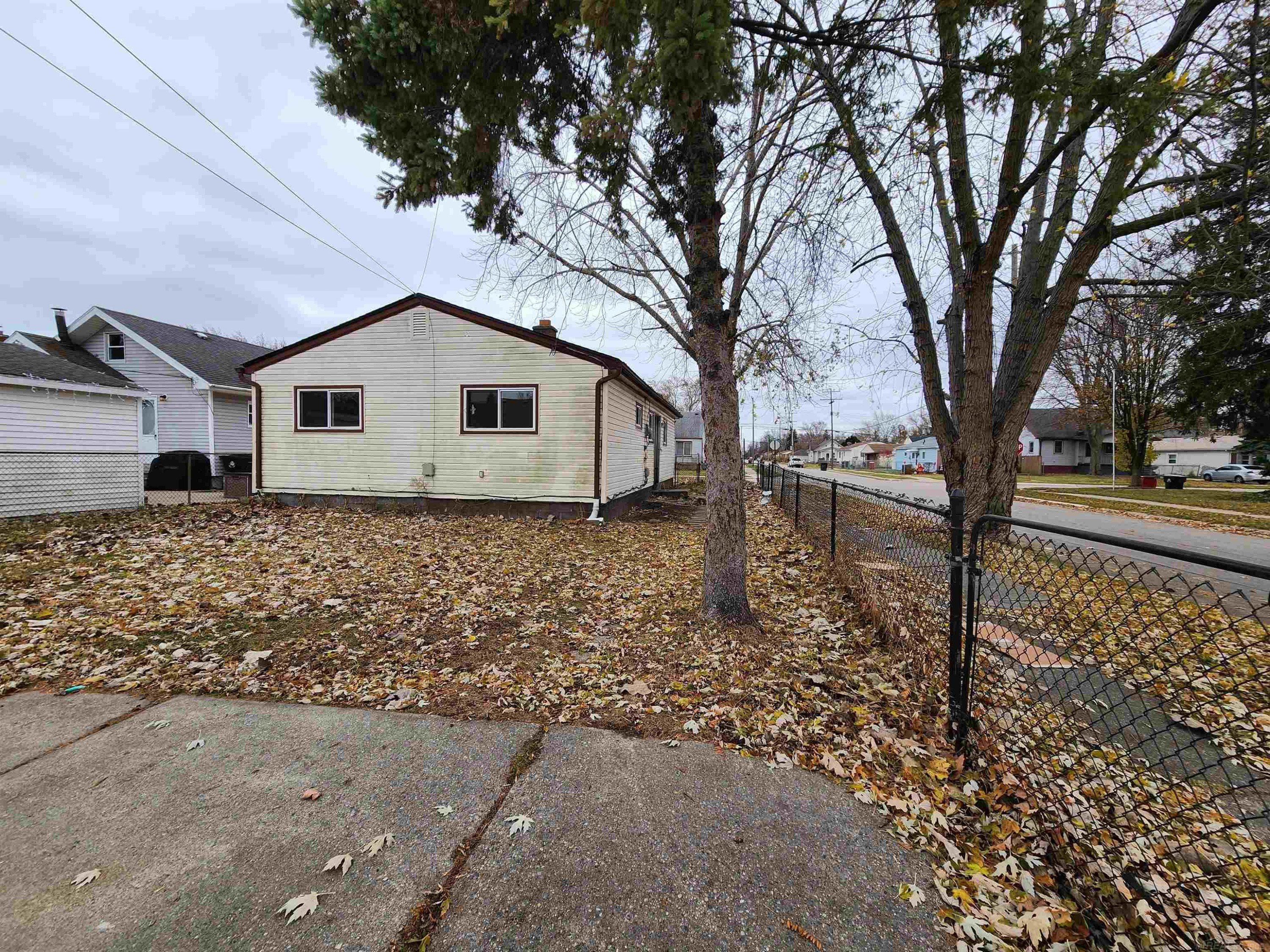 17405 Ivanhoe Street, Roseville, MI, 48066