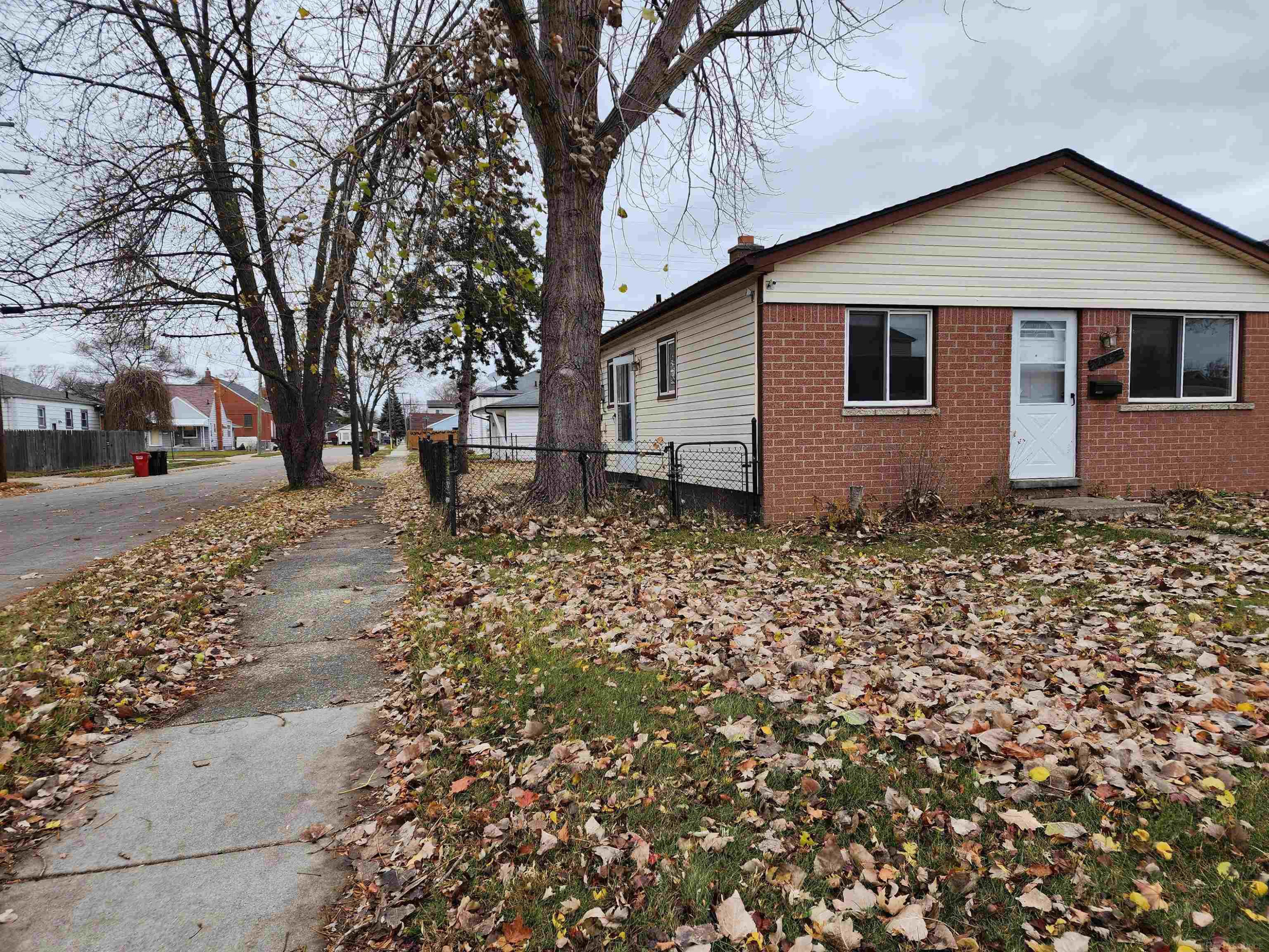 17405 Ivanhoe Street, Roseville, MI, 48066