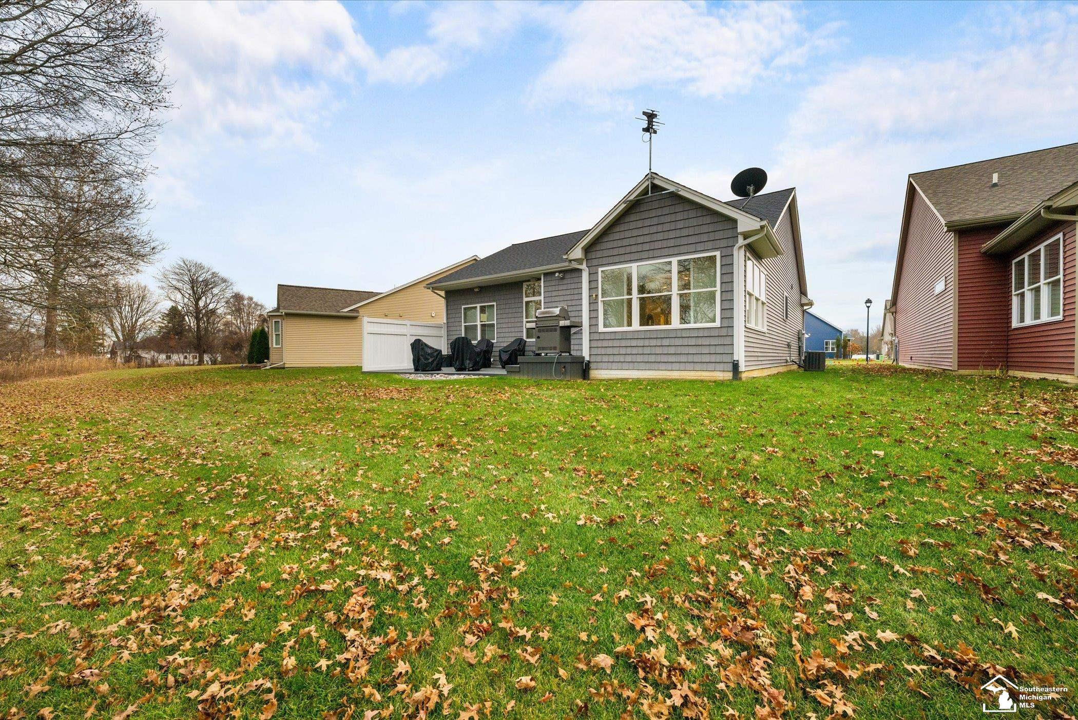 6890 Summerlyn Lakes Drive, Lambertville, MI 48144 — Photo 33