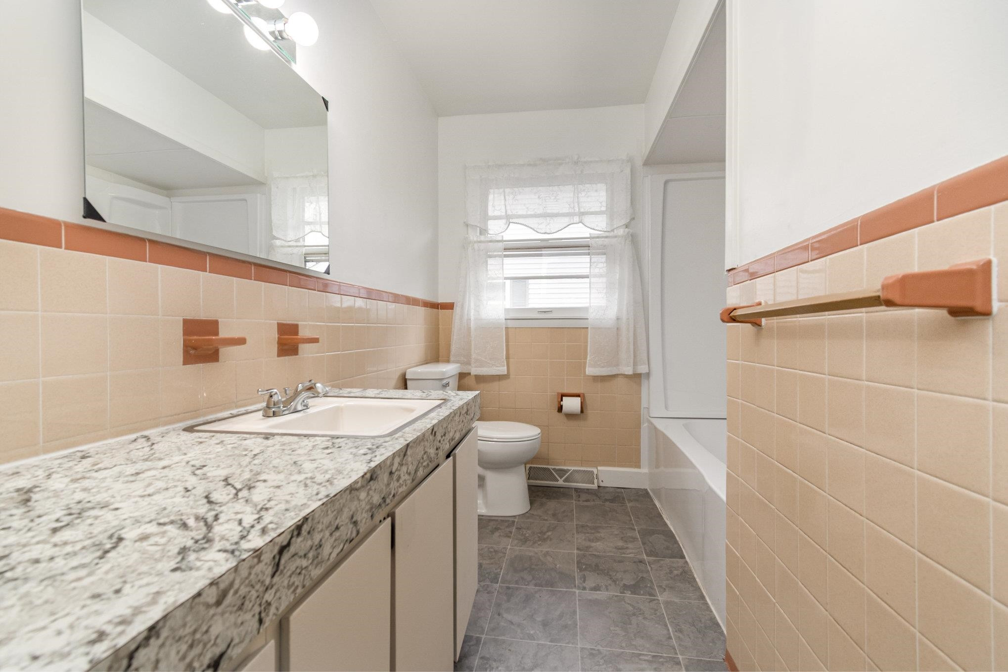 2306 S Farragut Street, Bay City, MI 48708 — Photo 11
