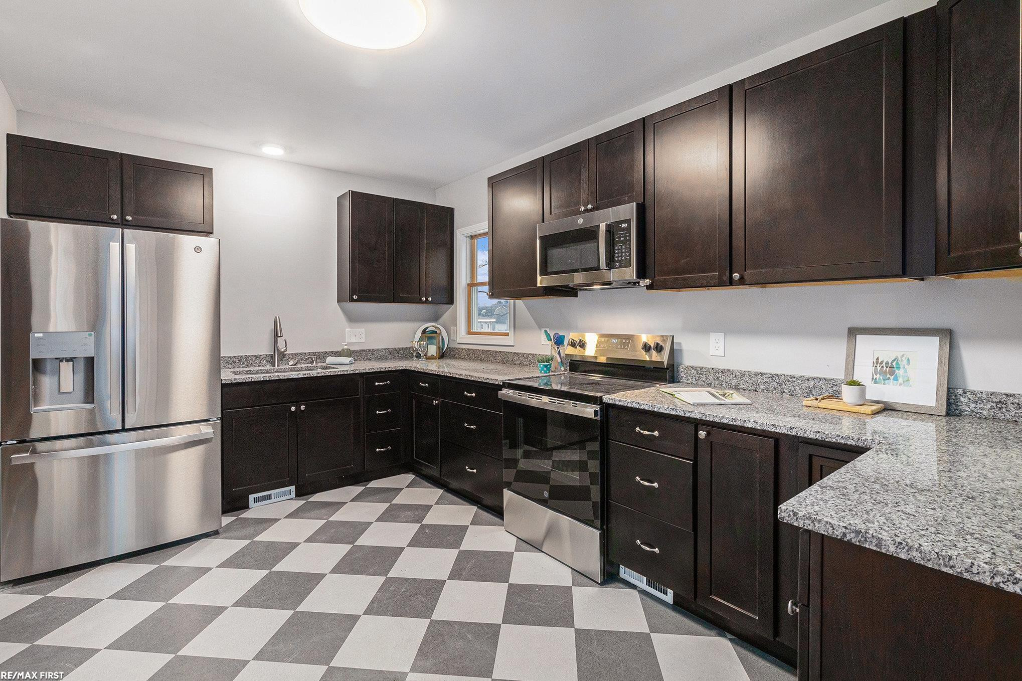 19 Ensley St Street, Oxford, MI 48371 — Photo 11