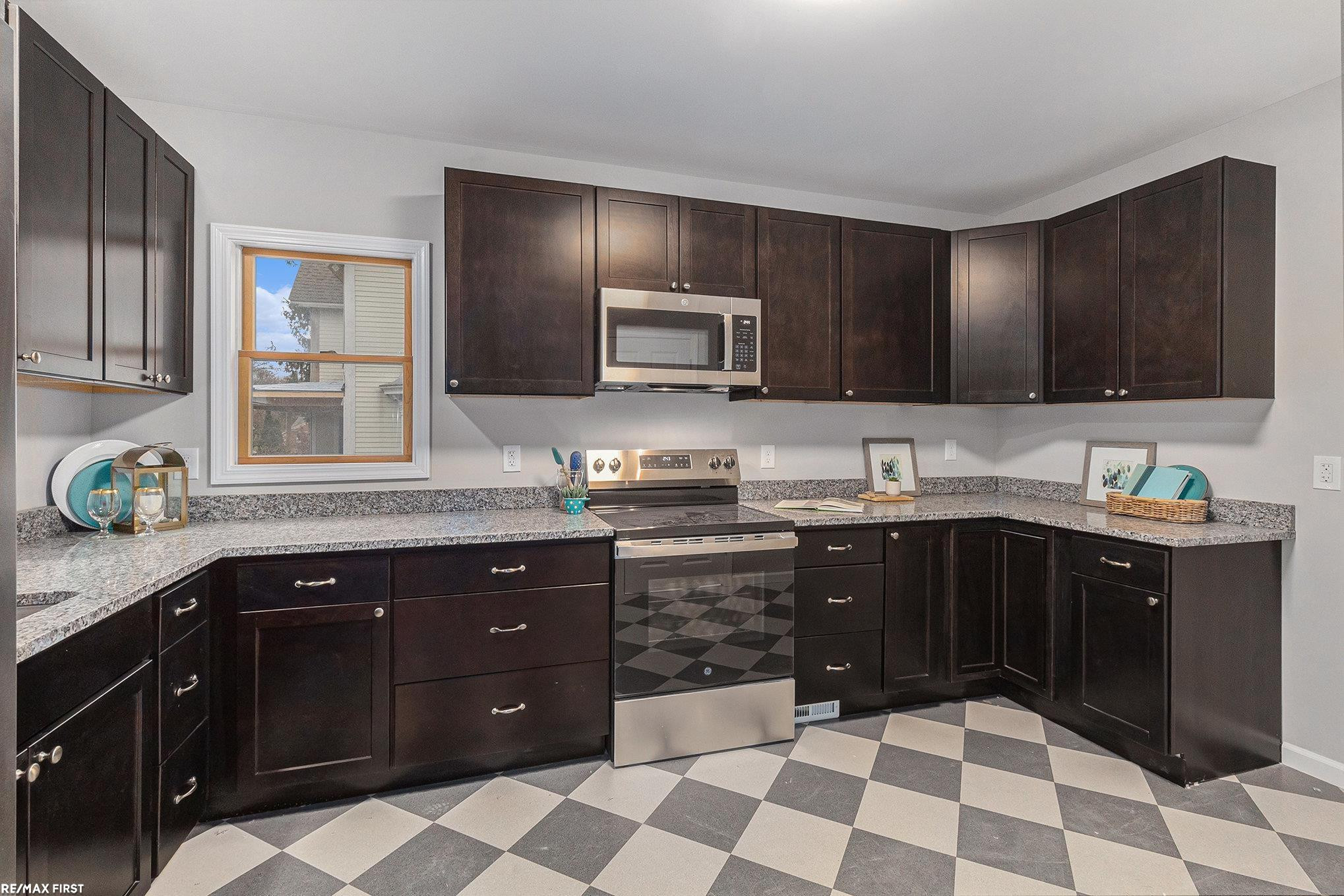19 Ensley St Street, Oxford, MI 48371 — Photo 12