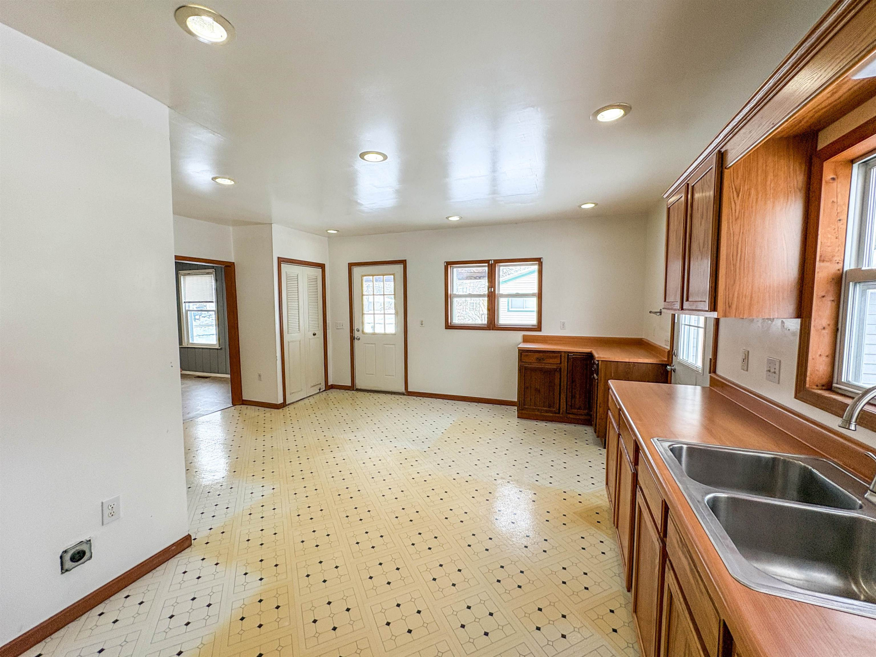 213 S Saginaw Street, Montrose, MI 48457 — Photo 2