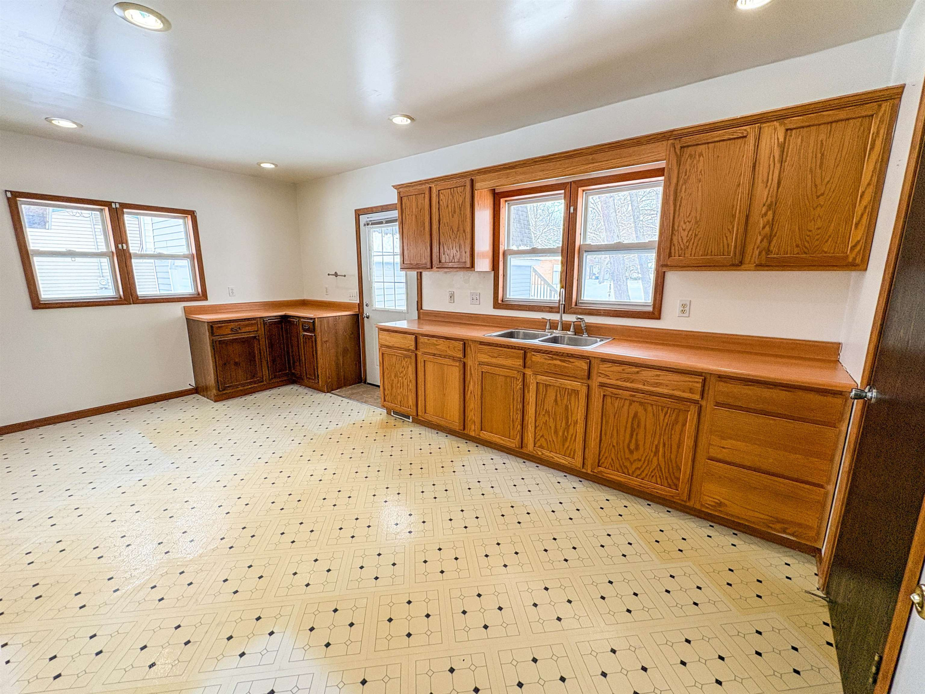 213 S Saginaw Street, Montrose, MI 48457 — Photo 3