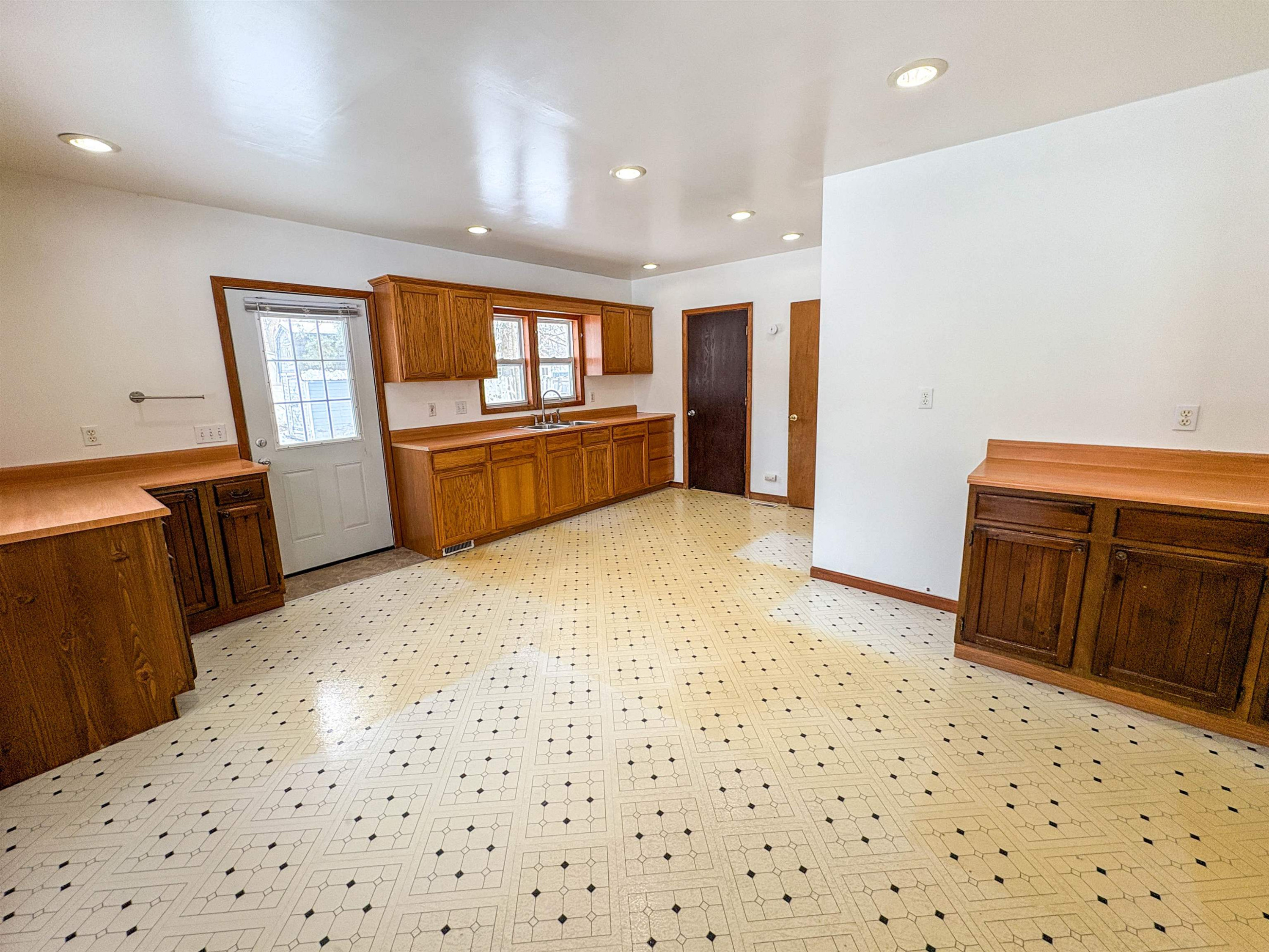 213 S Saginaw Street, Montrose, MI 48457 — Photo 4