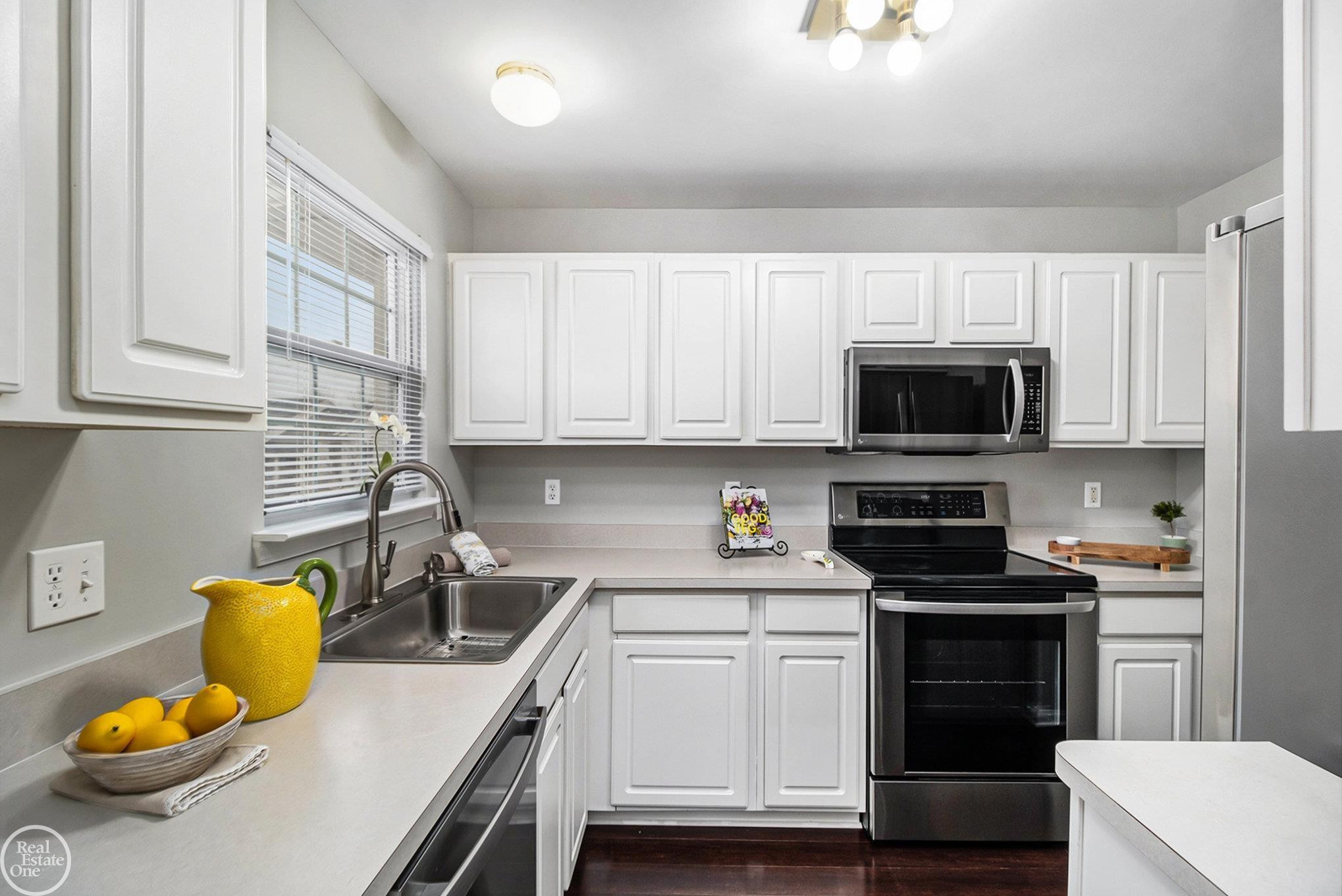1895 flagstone Circle, Rochester, MI 48307 — Photo 9