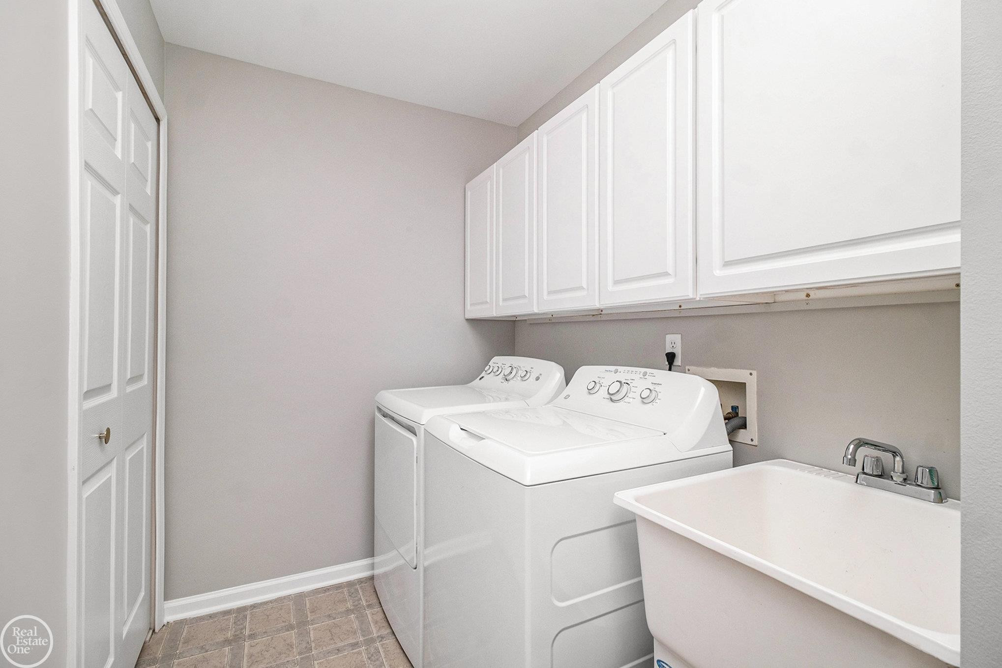 1895 flagstone Circle, Rochester, MI 48307 — Photo 14