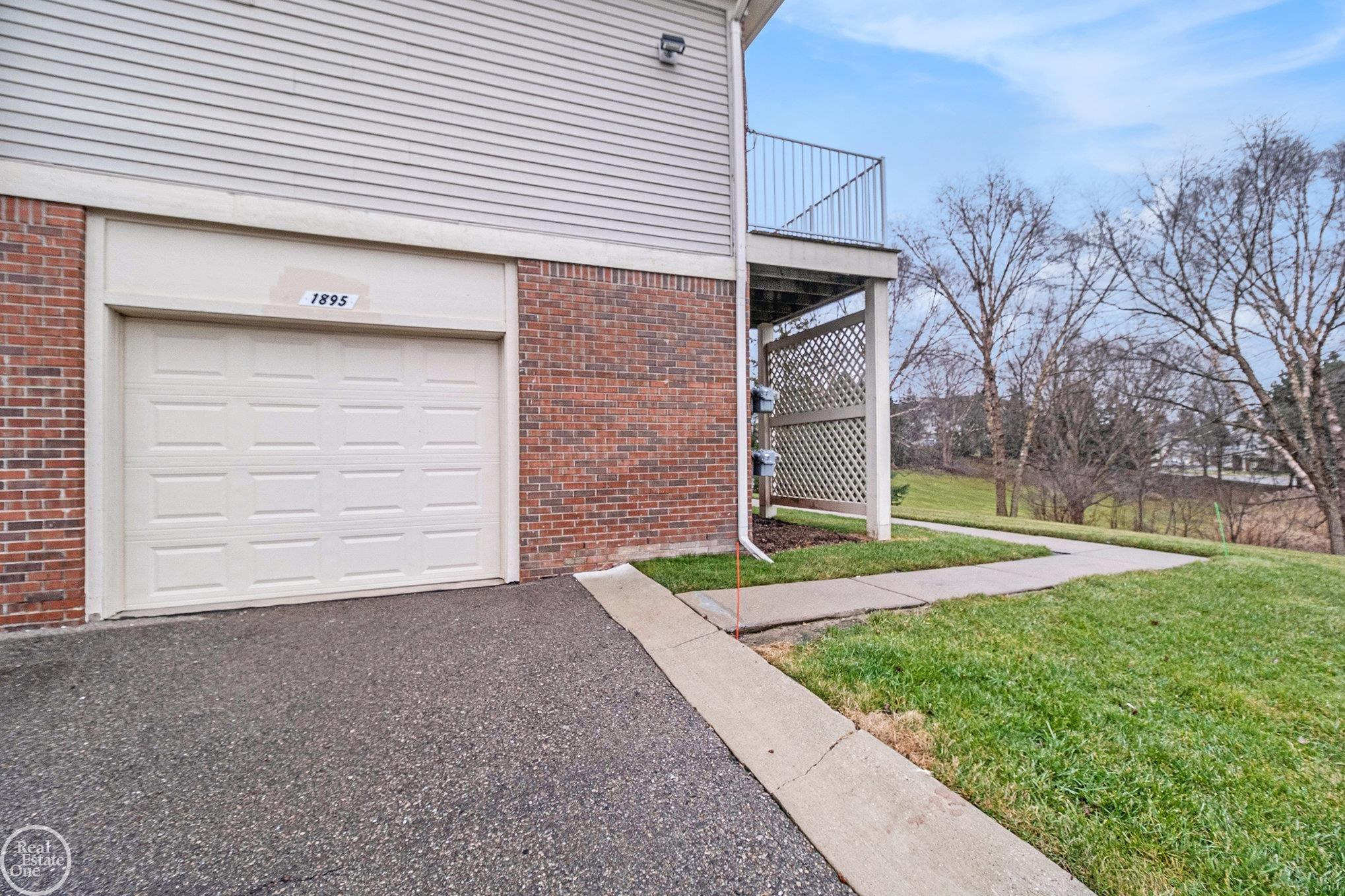 1895 flagstone Circle, Rochester, MI 48307 — Photo 19