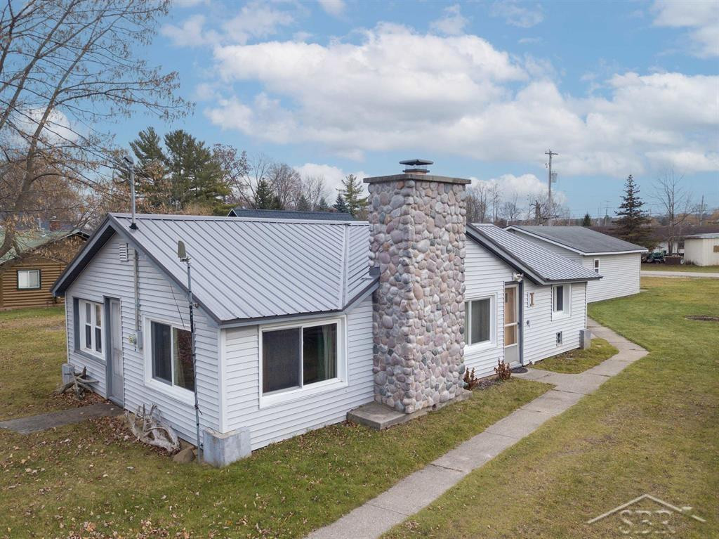110 Cass Street, Houghton, MI 48629 — Photo 2