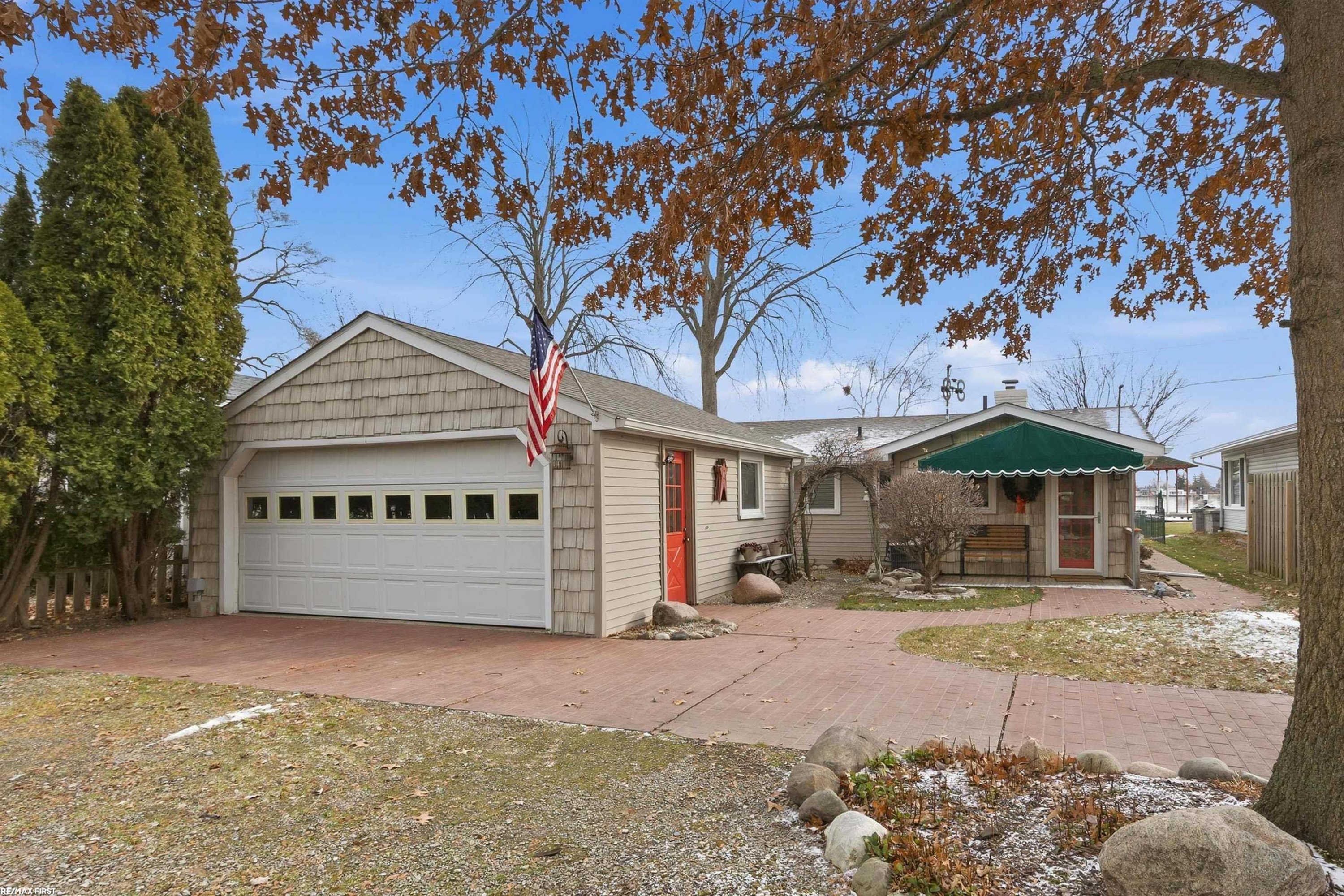 8401 River Road, MI — Photo 2
