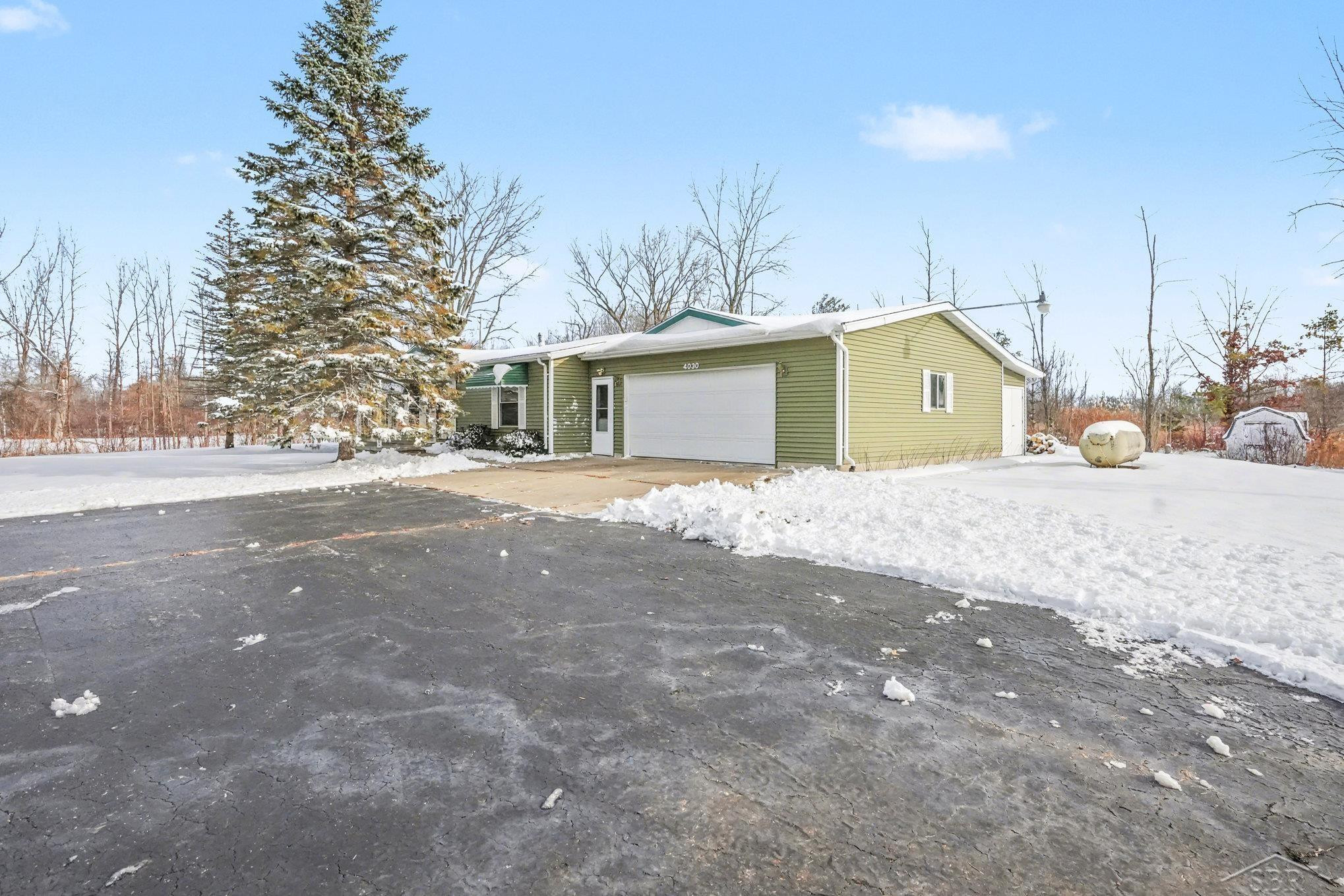 4030 Maloney Road, Pinconning, MI 48650 — Photo 2