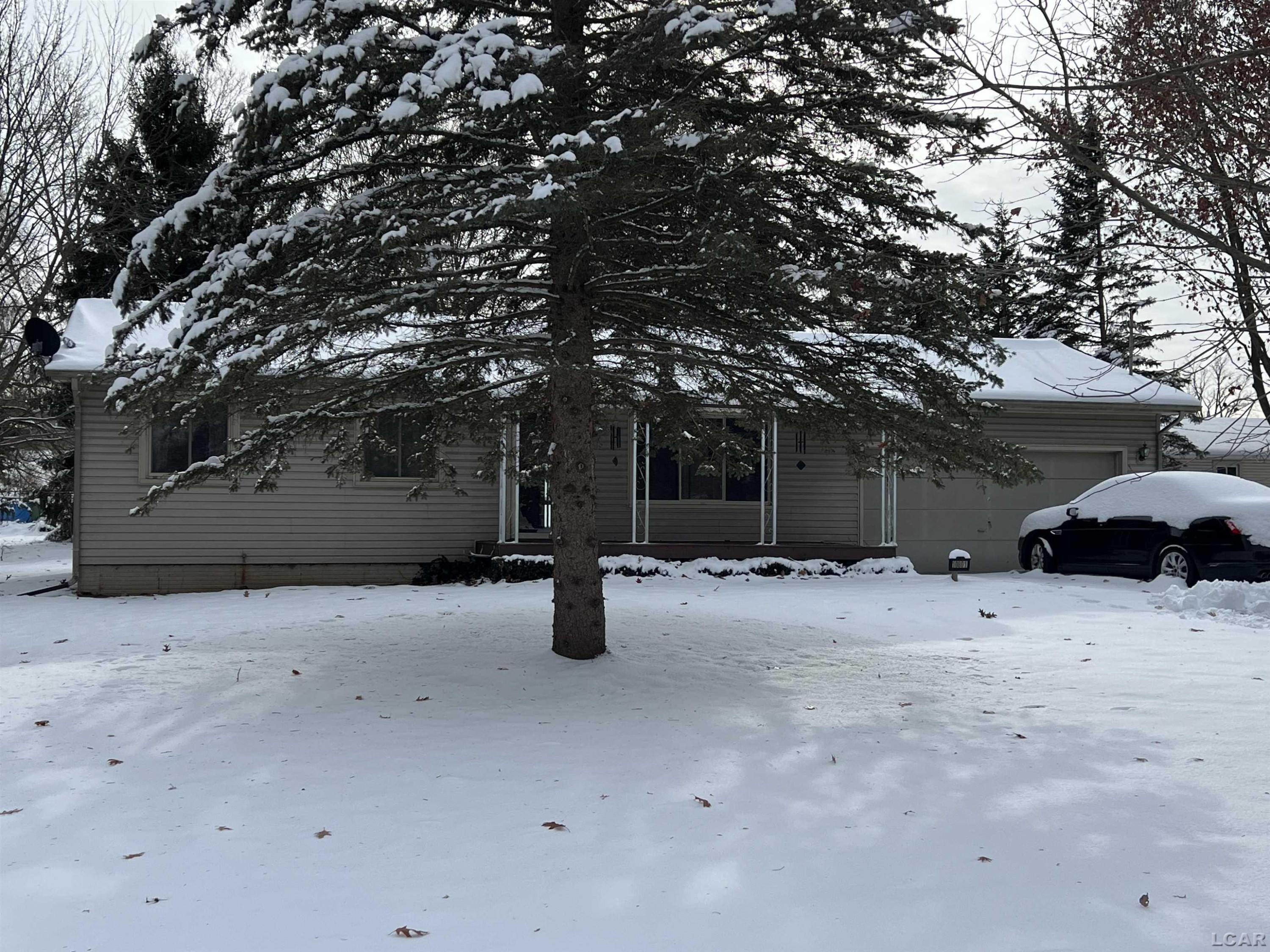 10801 Siam Court, Brooklyn, MI 49230 — front exterior