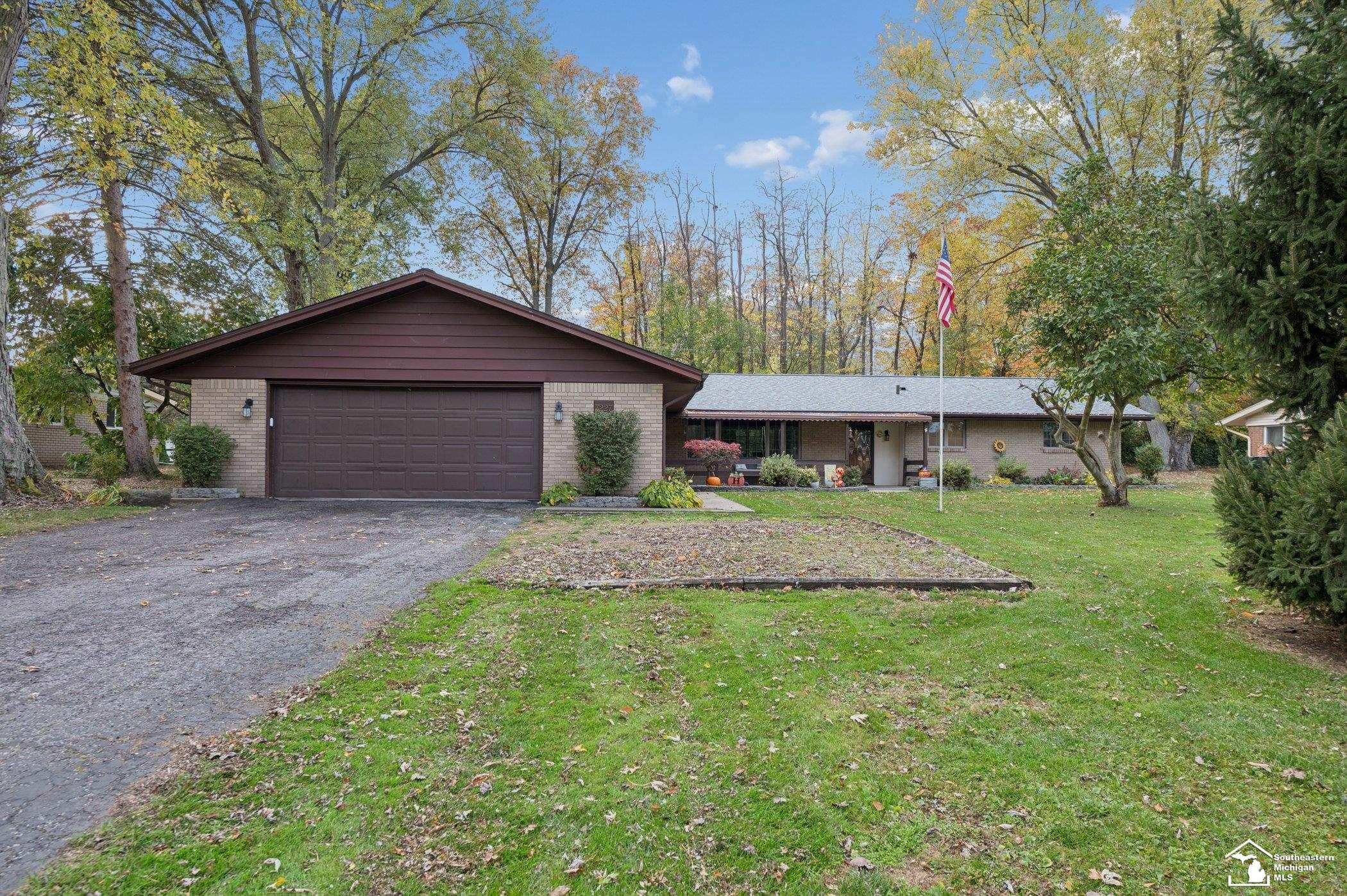 7227 Kenilworth Drive, Lambertville, MI 48144 — front exterior