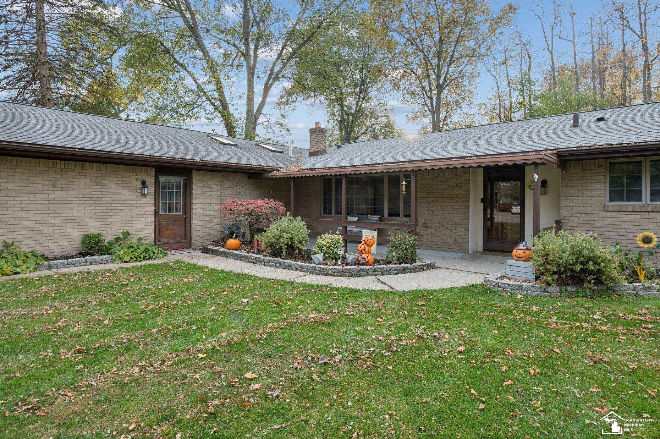 7227 Kenilworth Drive, Lambertville, MI 48144 — Photo 2