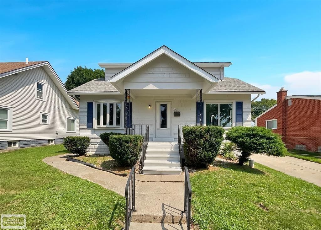 35 Michigan Avenue, Mount Clemens, MI 48043