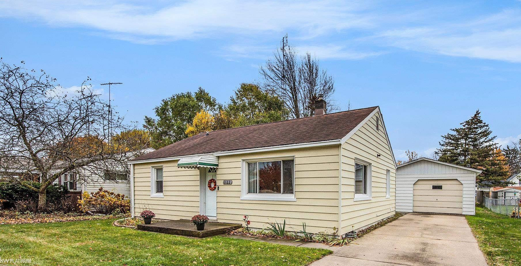 122 Gaige Street, Croswell, MI 48422 — front exterior