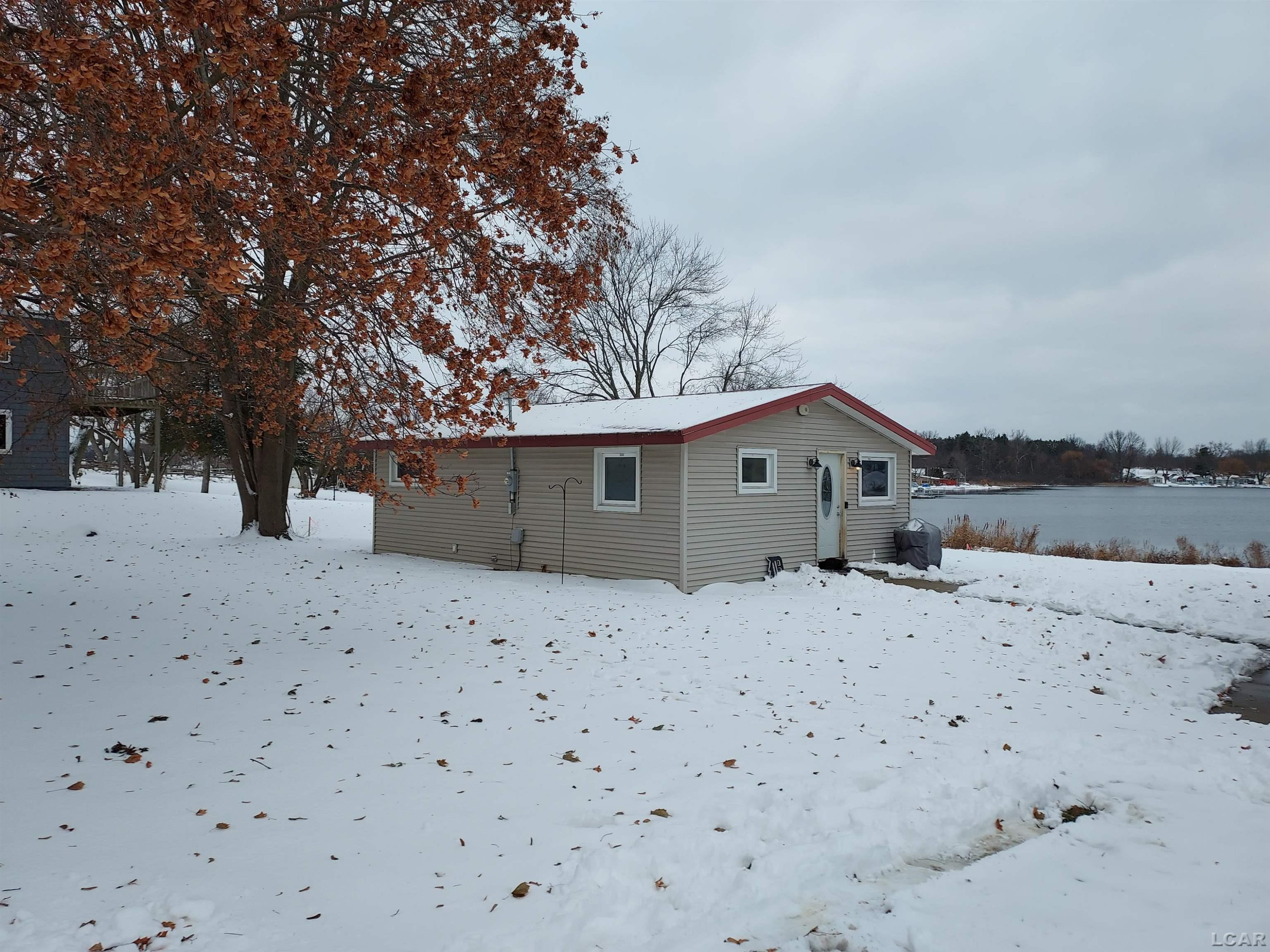 980 Marr Lake Drive, Onsted, MI 49265 — front exterior