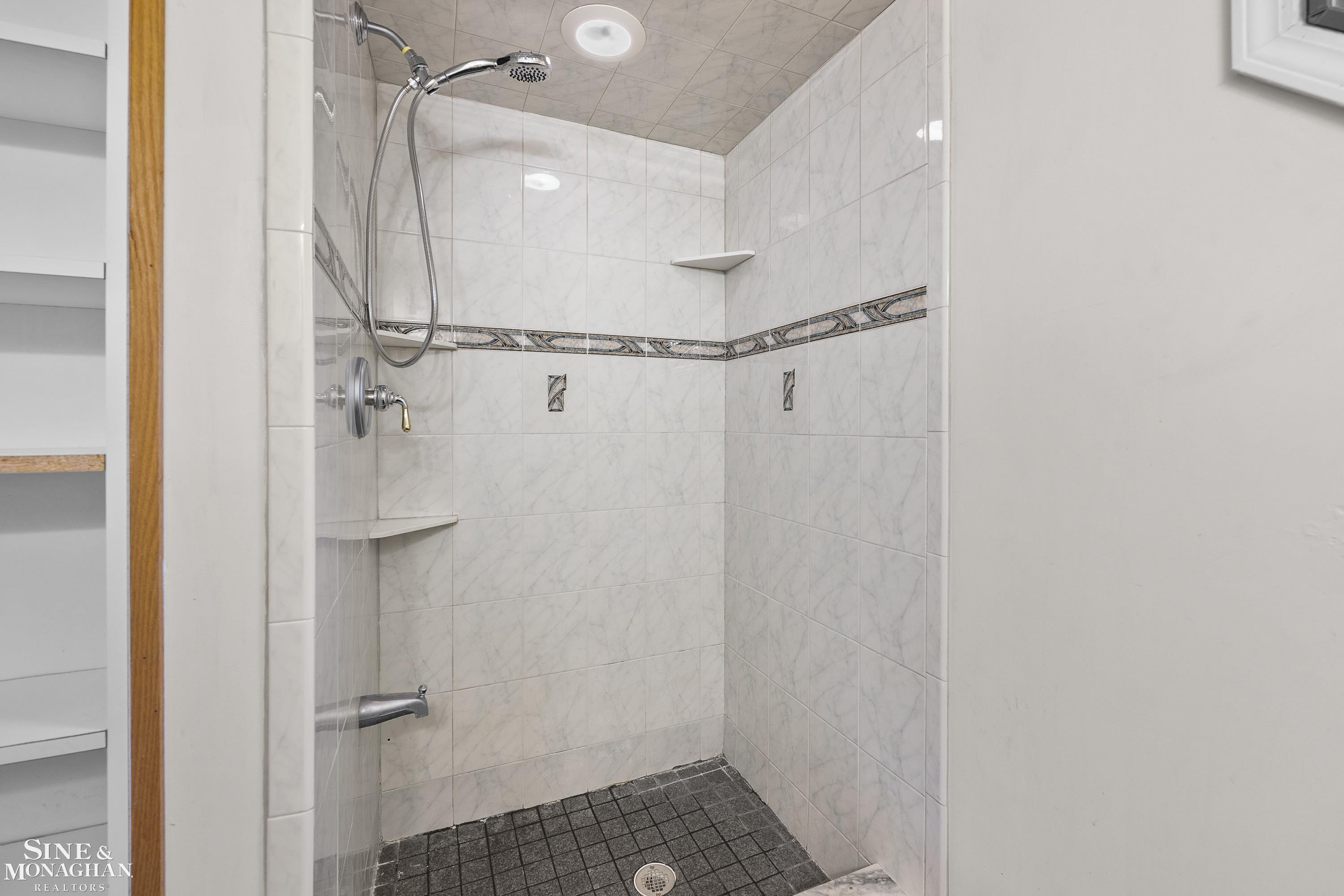 65 Vernier Road, Grosse Pointe Shores, MI 48236 — Photo 26