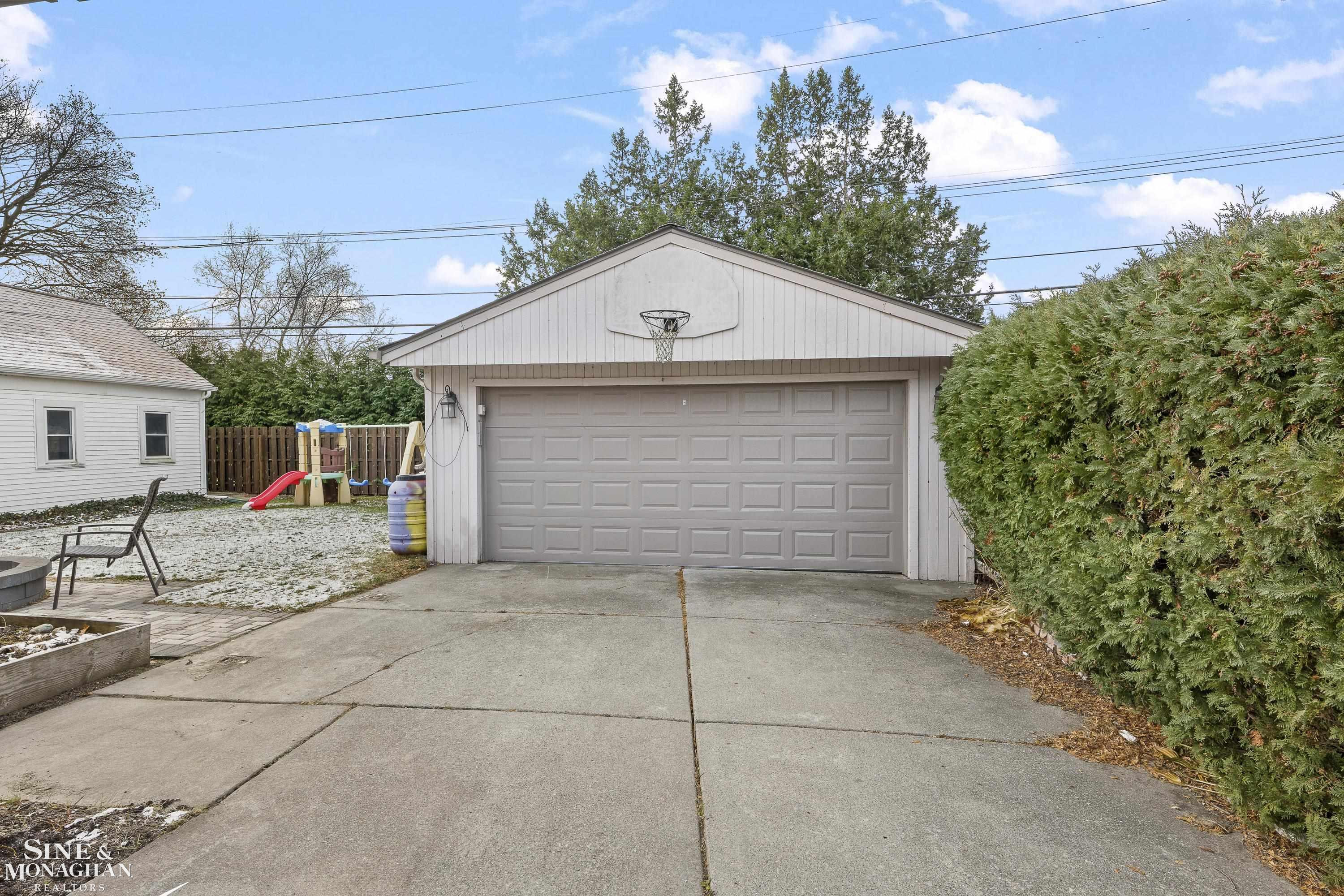 65 Vernier Road, Grosse Pointe Shores, MI 48236 — Photo 30