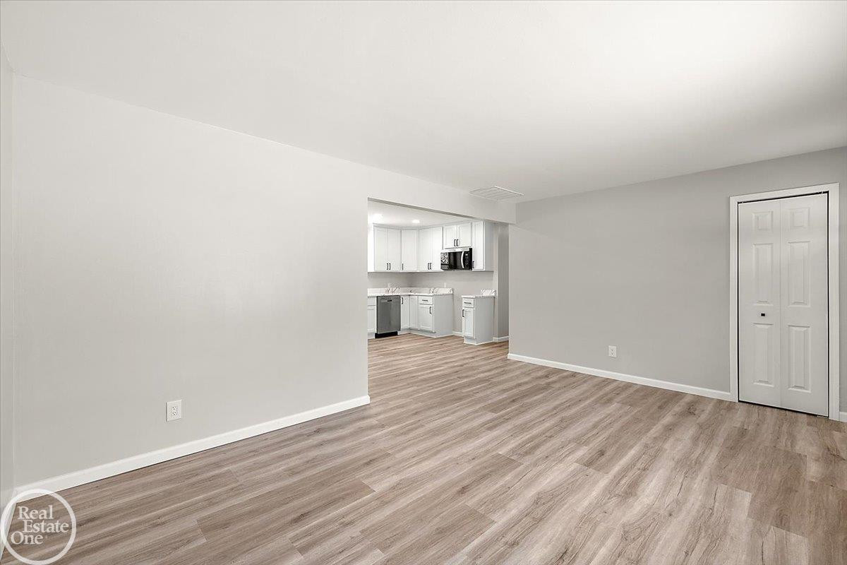 4490 Marcella Drive, Shelby Twp, MI 48317 — Photo 14