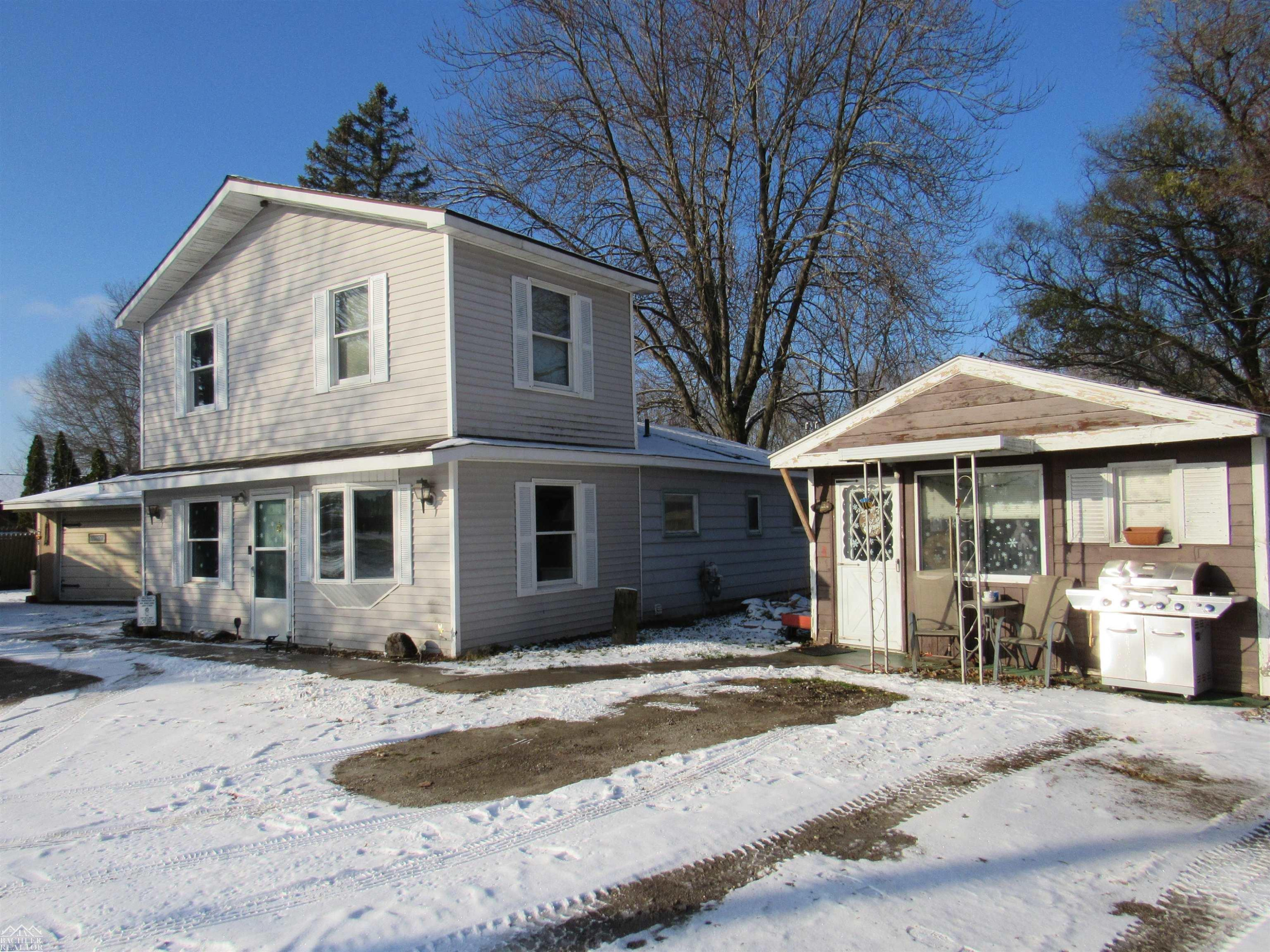 7640 River Road, MI — Photo 2