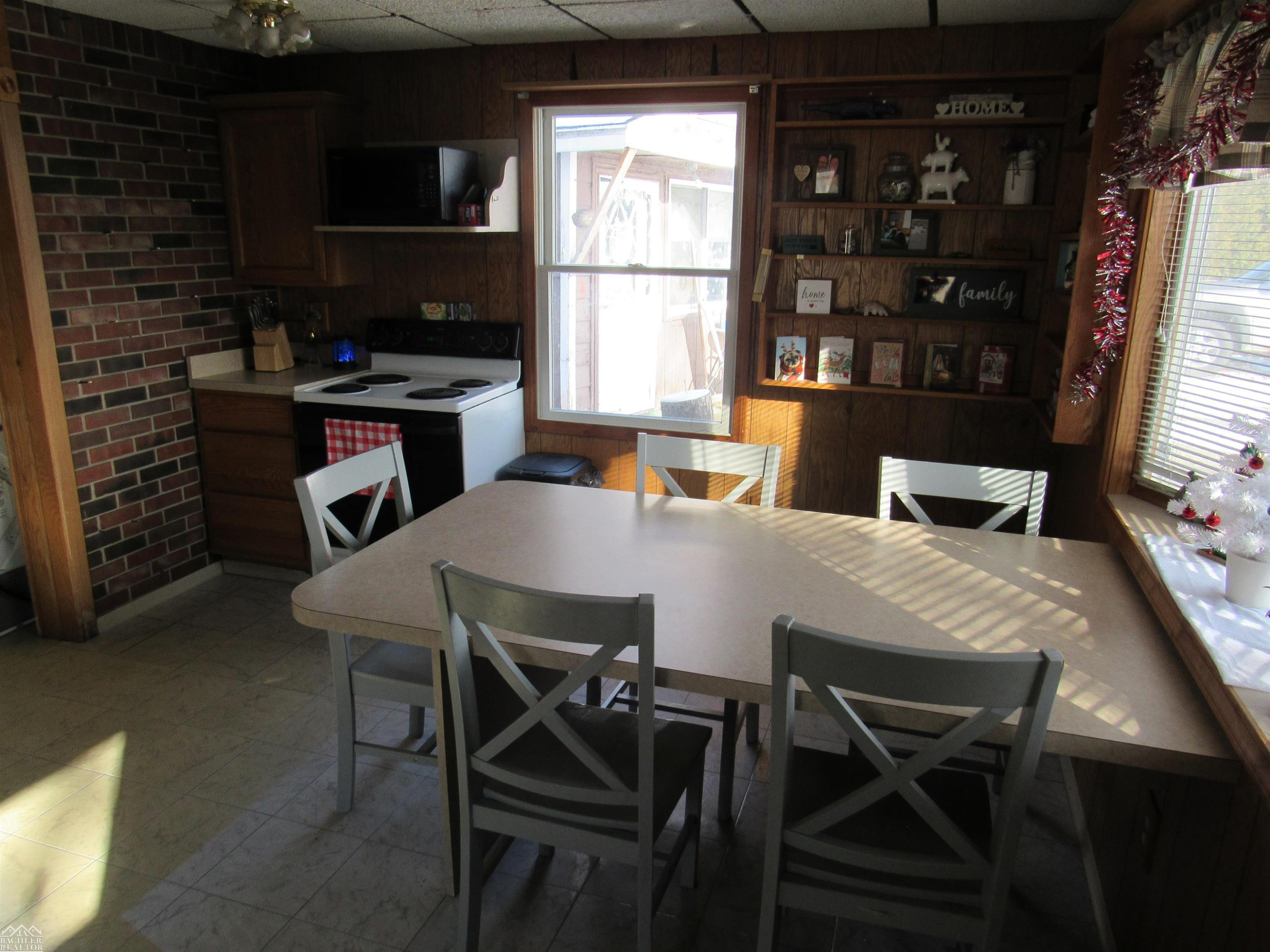 7640 River Road, MI — Photo 5