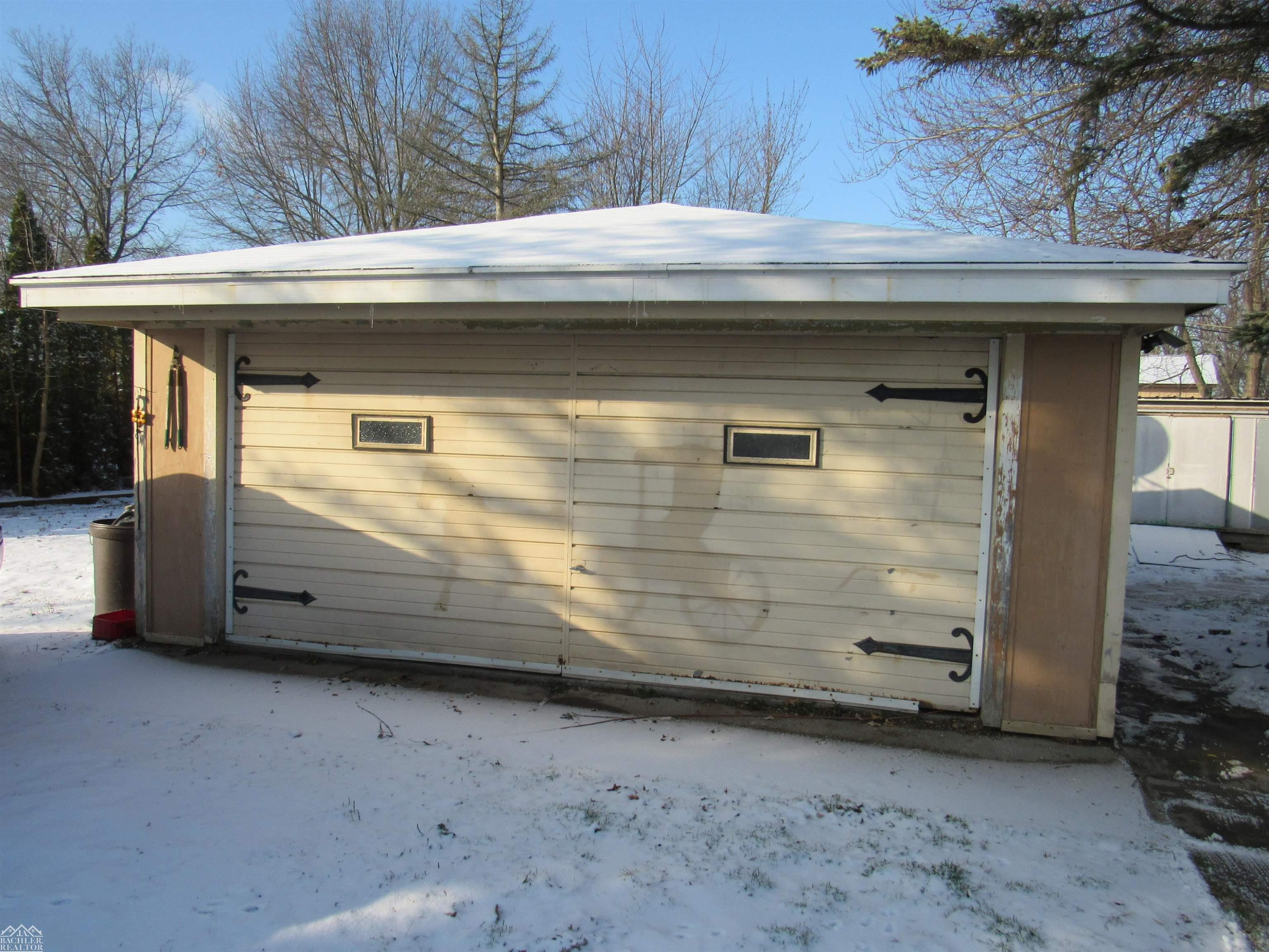 7640 River Road, MI — Photo 30