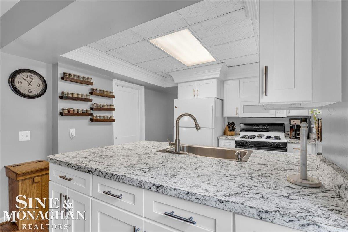 6124 River Road, MI — Photo 11