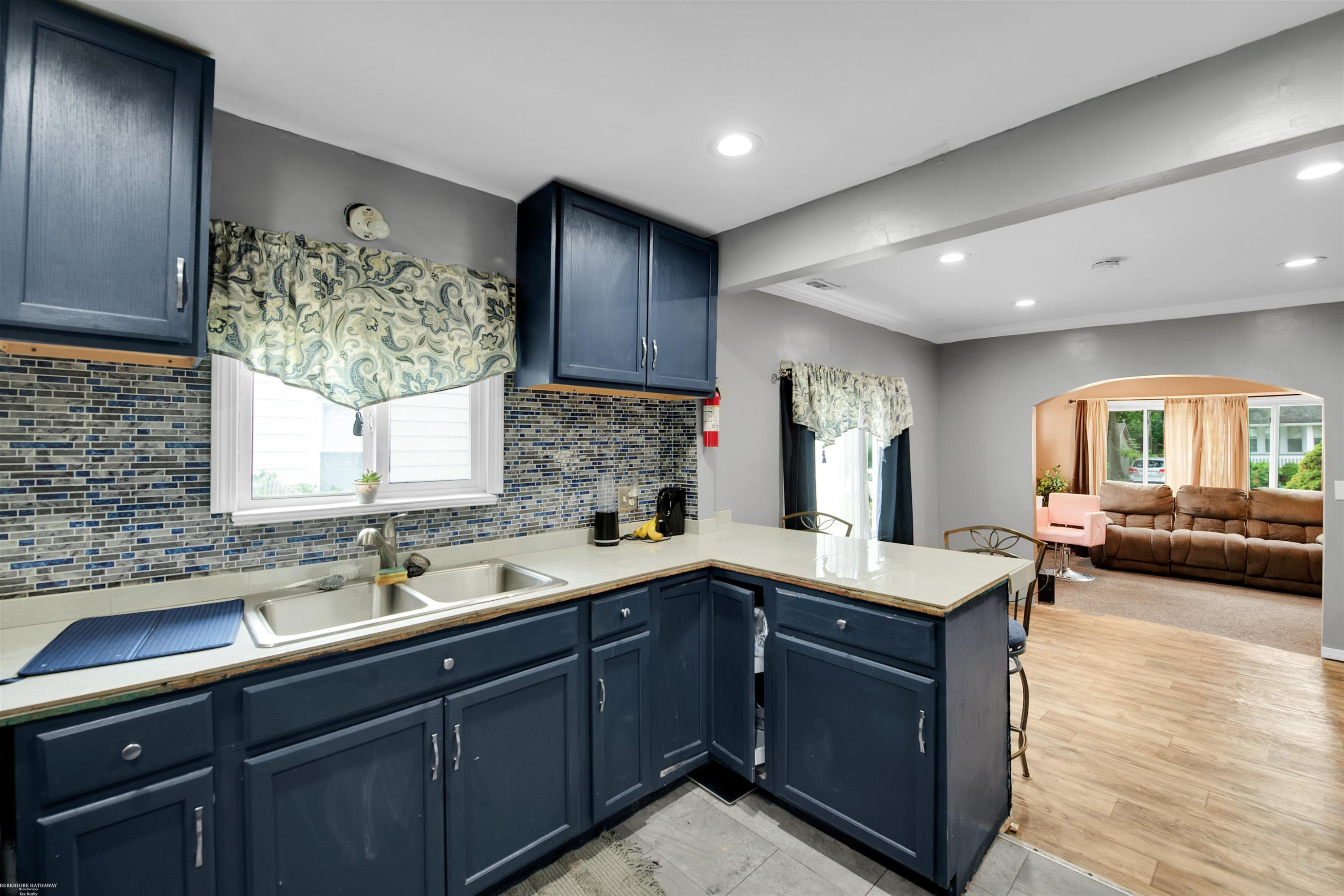 5056 Lafontaine Street, Grosse Pointe, MI 48236 — Photo 5