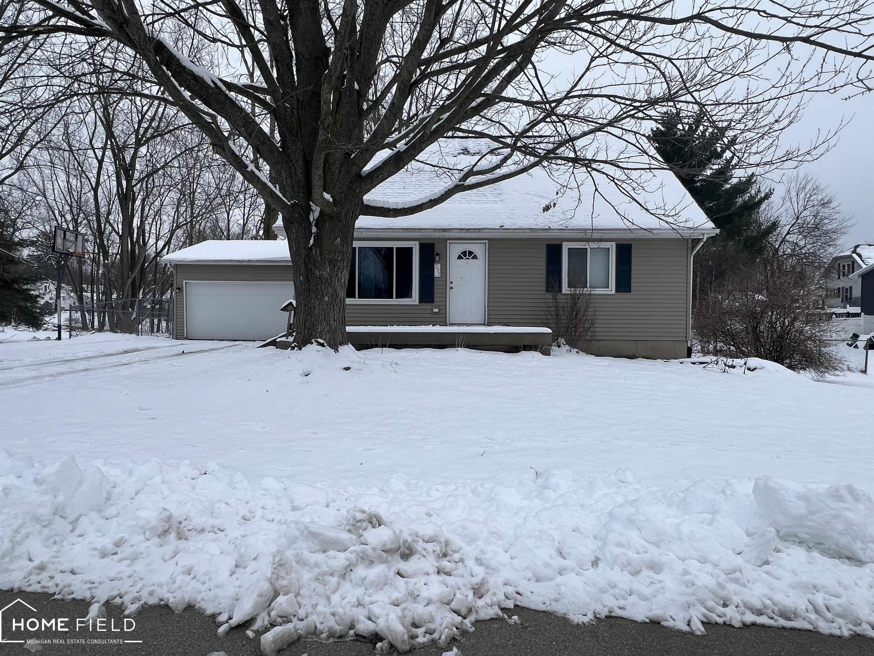211 Shiawassee Street, Laingsburg, MI 48848 — Photo 2