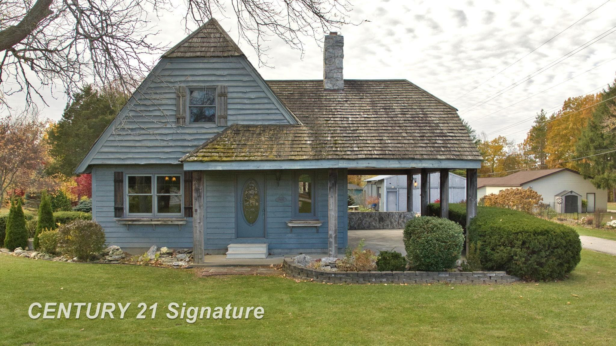 766 S Main Street, Chesaning, MI 48616 — front exterior