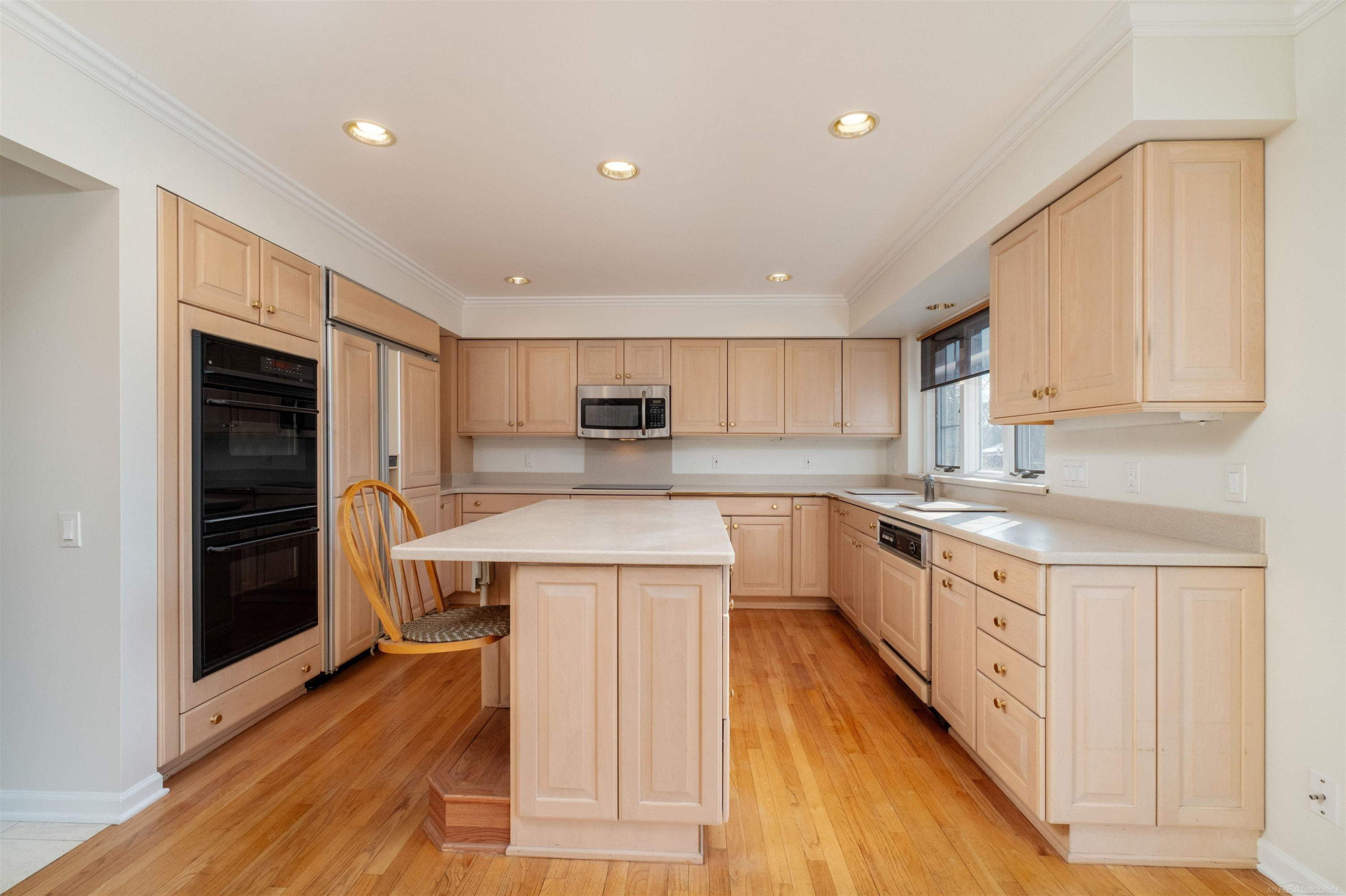 926 Lochmoor Place, Grosse Pointe Woods, MI 48236 — Photo 9