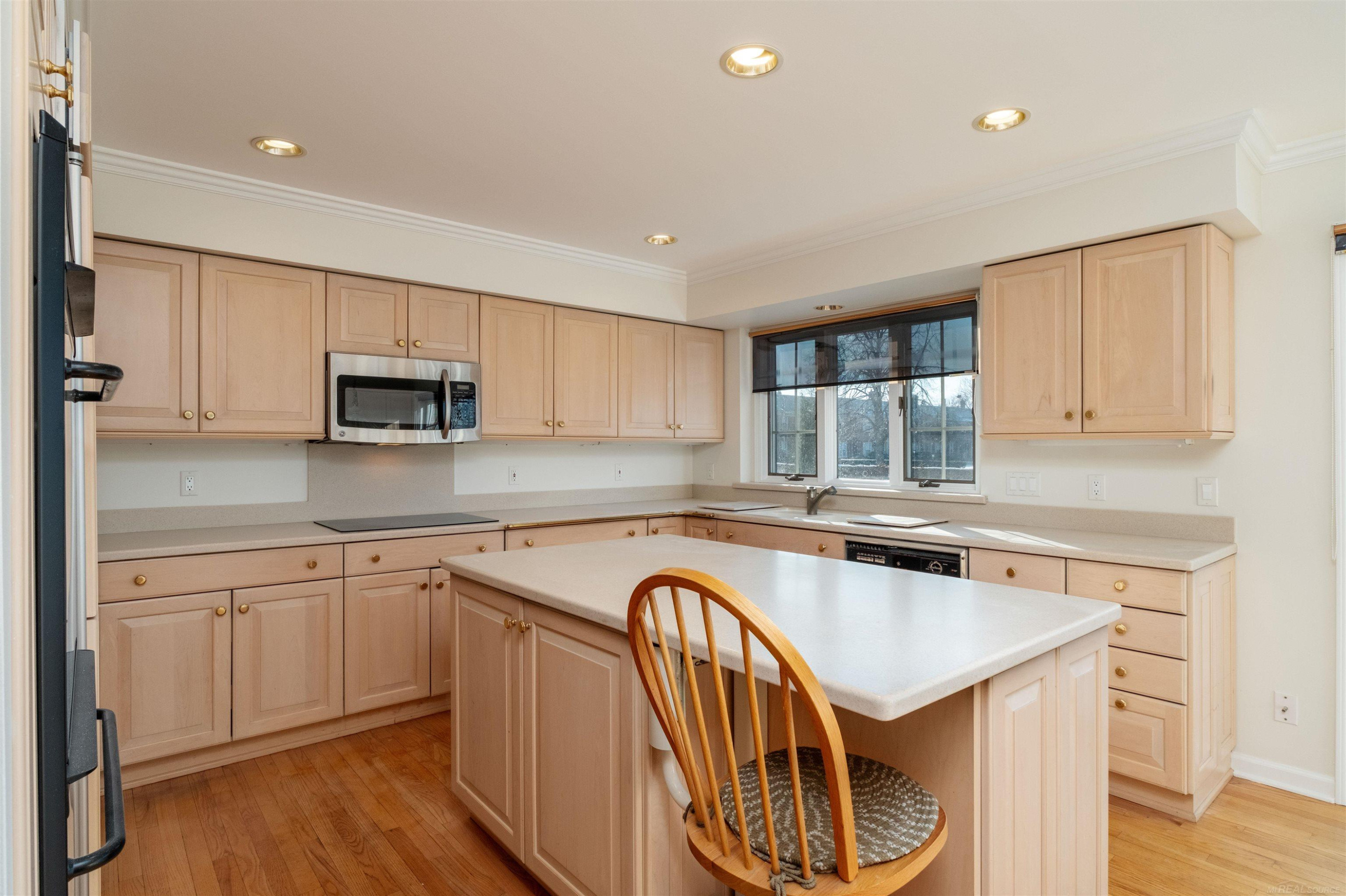 926 Lochmoor Place, Grosse Pointe Woods, MI 48236 — Photo 11
